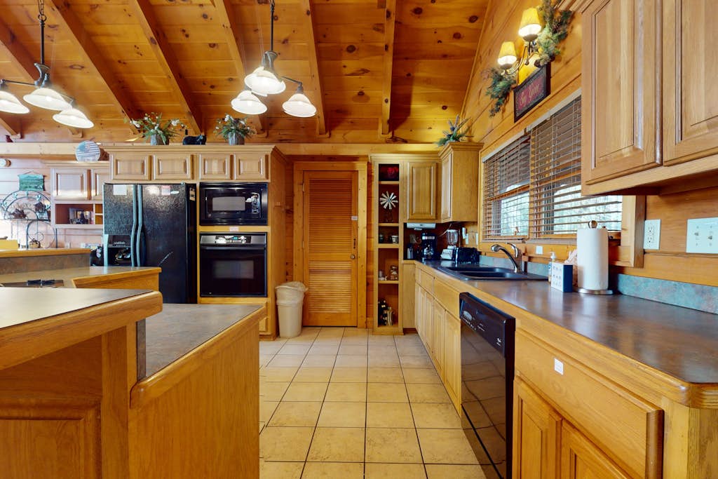 Mtn View Cabin, Sleeps 12, Game Room, Hot Tub, Pool