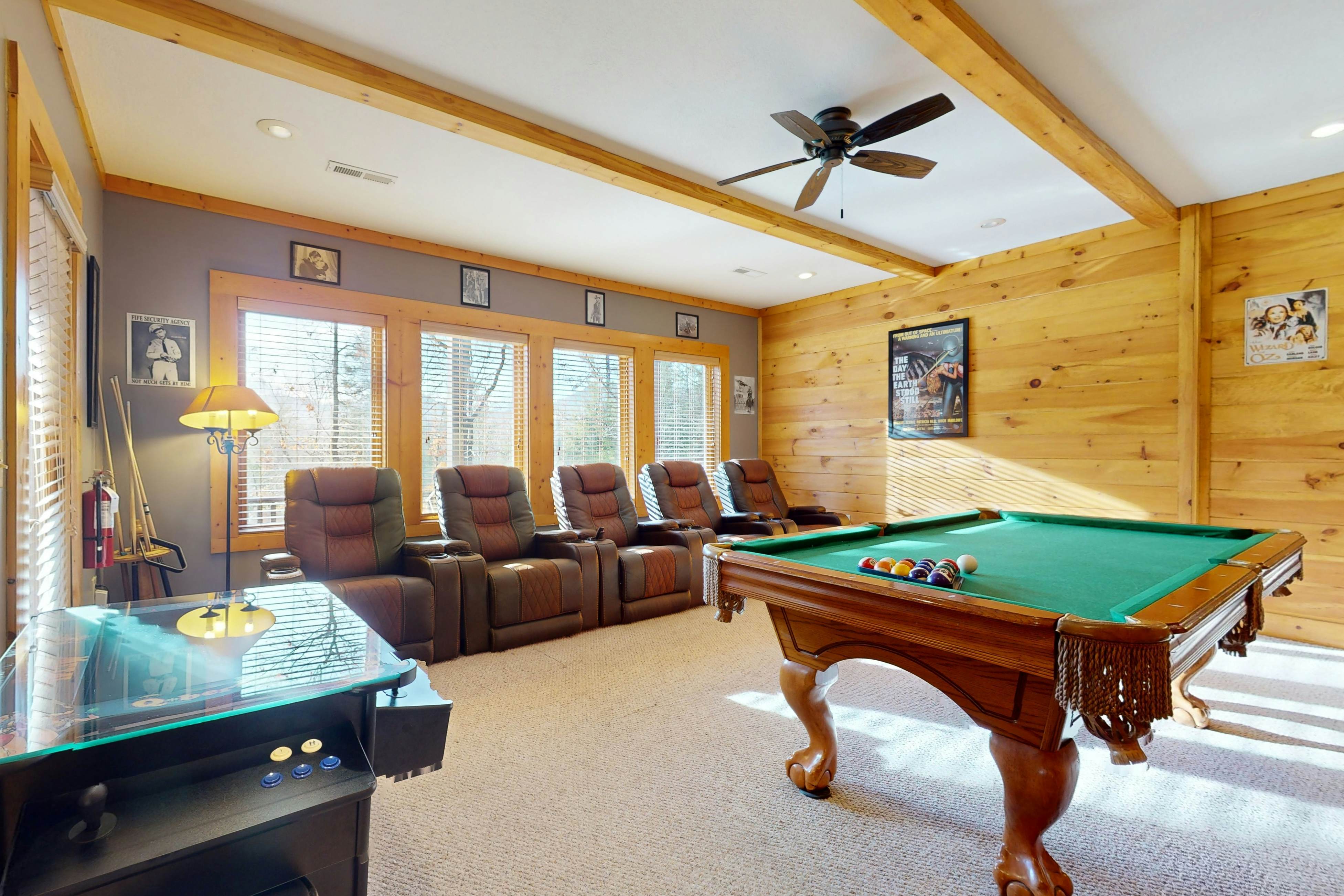 Mtn-view cabin with game room, private hot tub, pool, & free attraction tickets