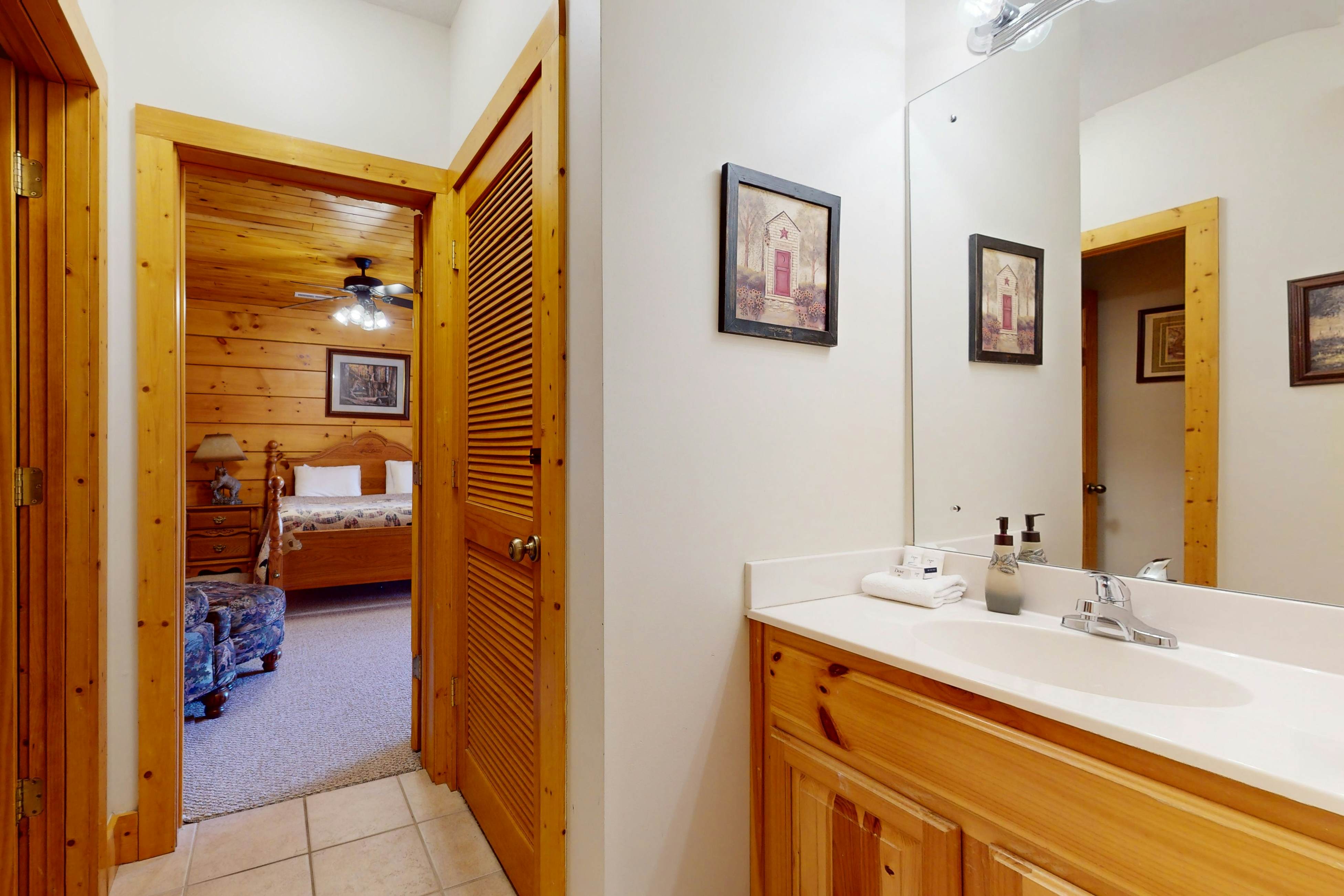 Mtn-view cabin with game room, private hot tub, pool, & free attraction tickets