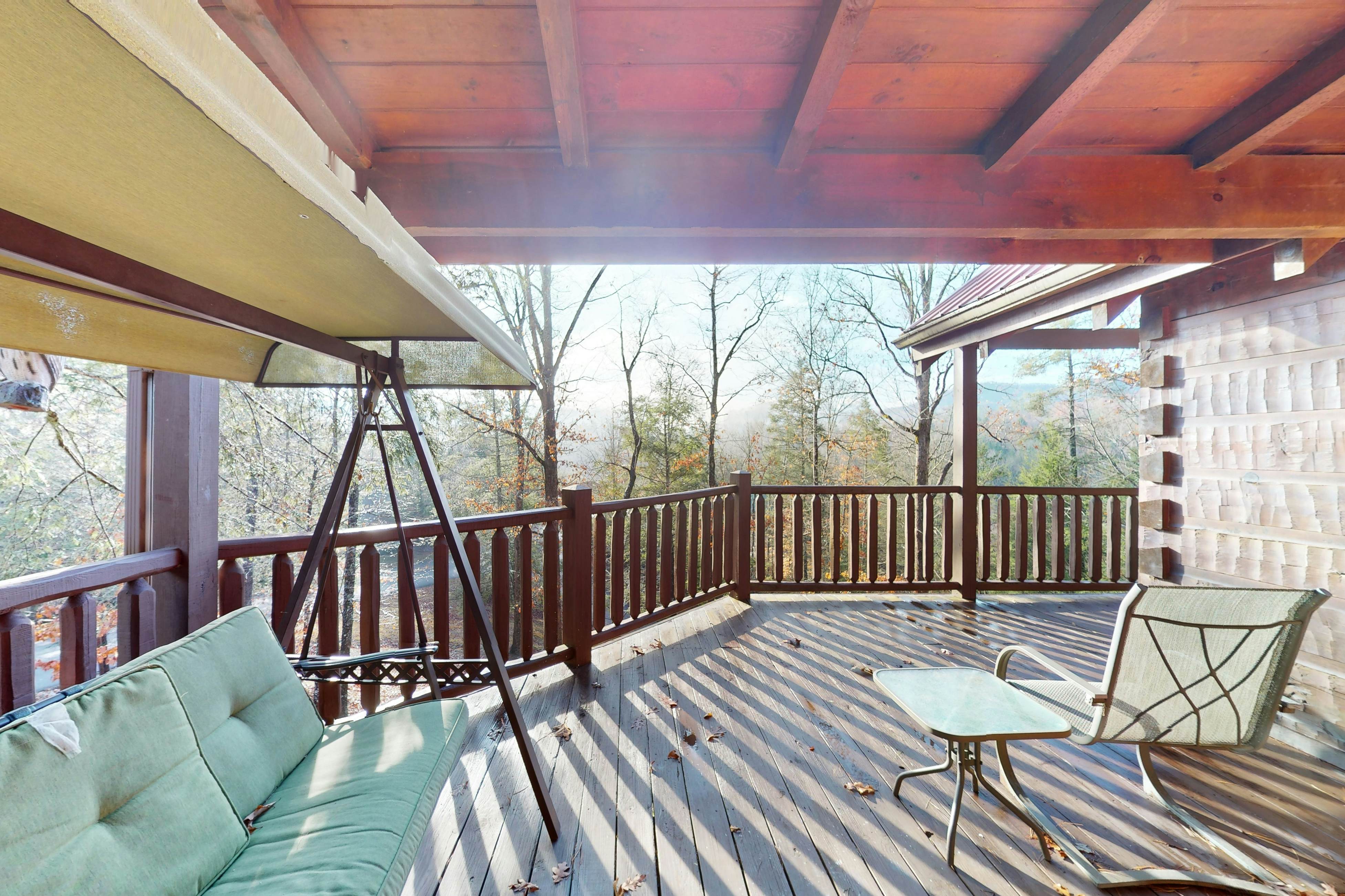 Mtn-view cabin with game room, private hot tub, pool, & free attraction tickets