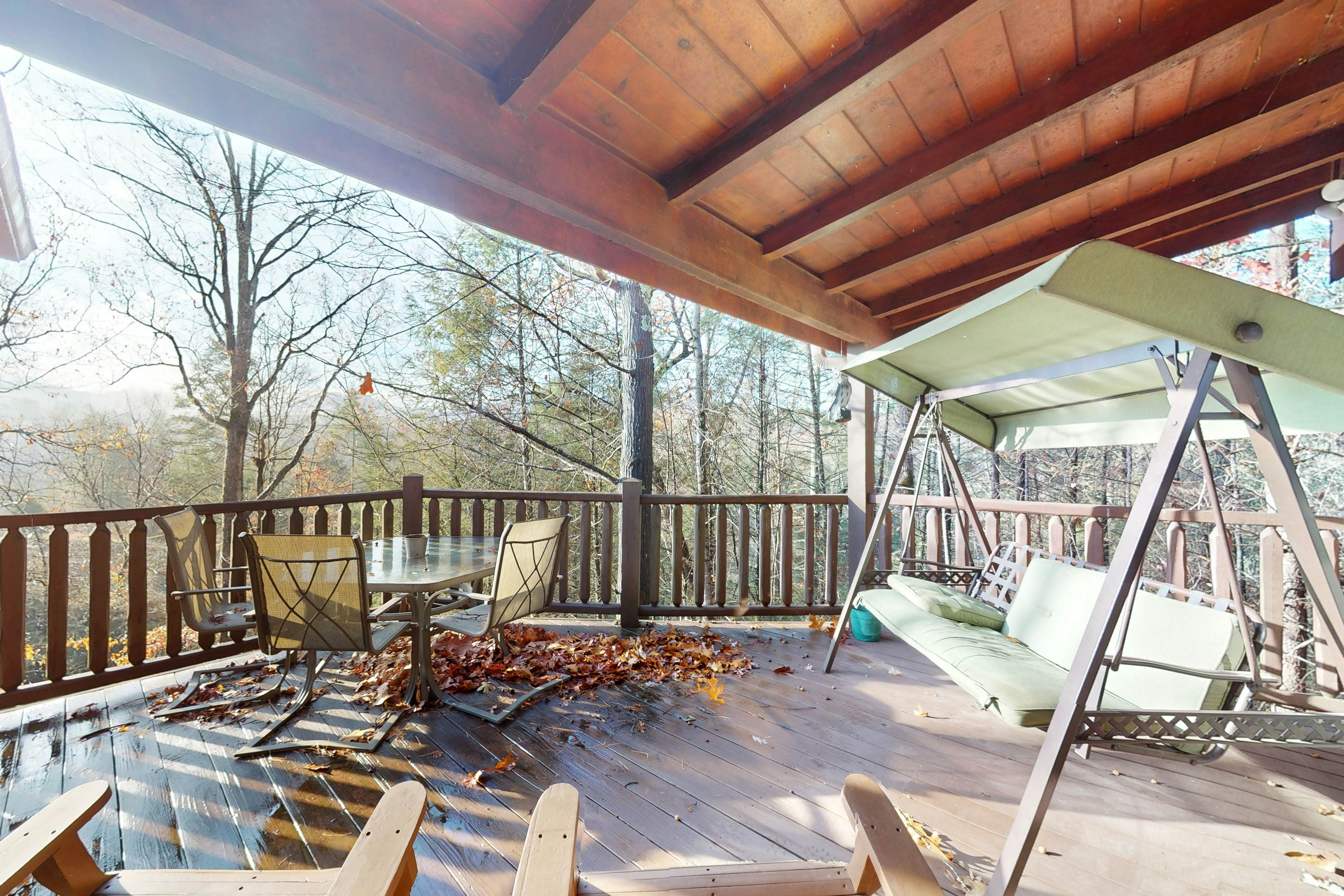 Mtn-view cabin with game room, private hot tub, pool, & free attraction tickets