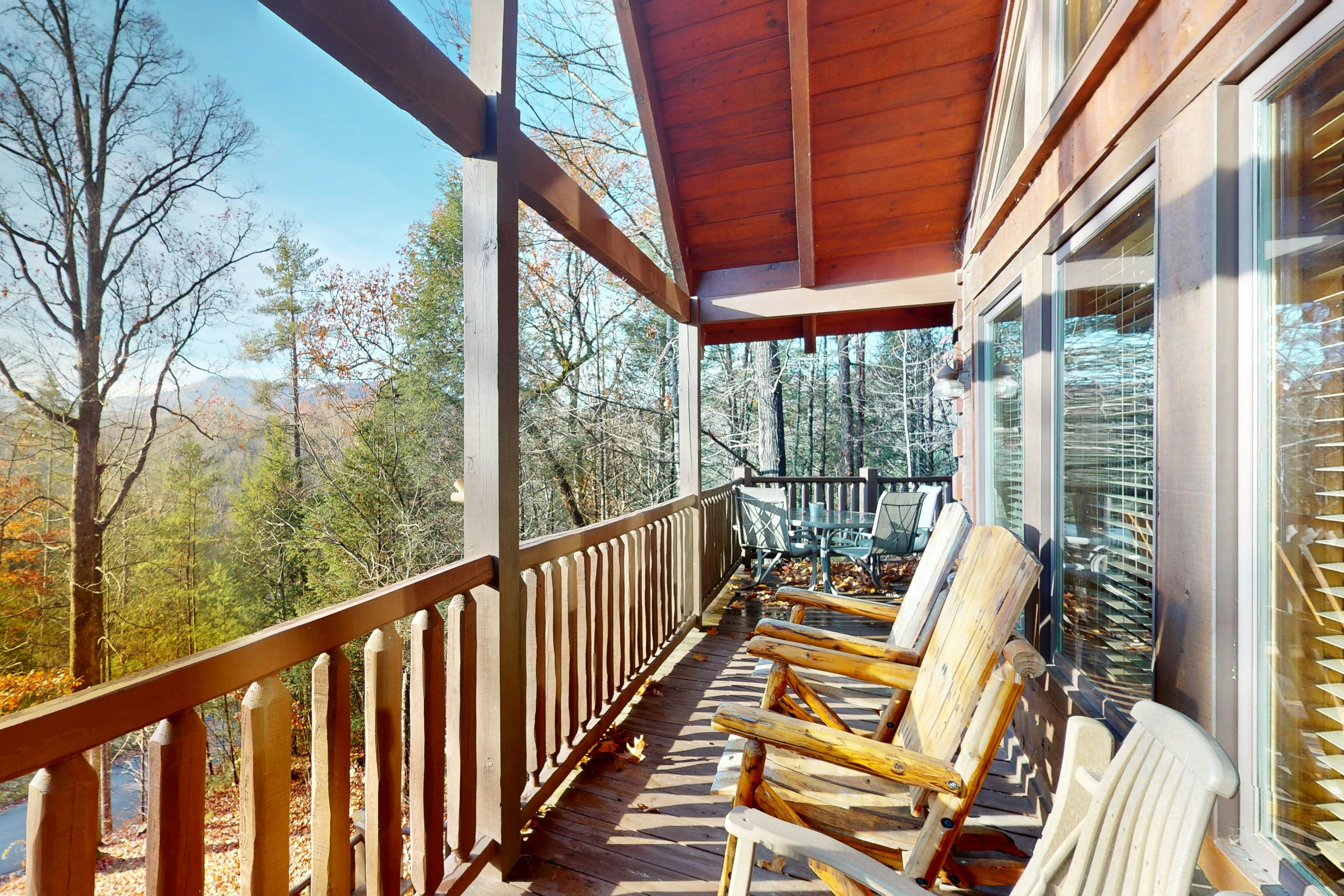 Mtn-view cabin with game room, private hot tub, pool, & free attraction tickets