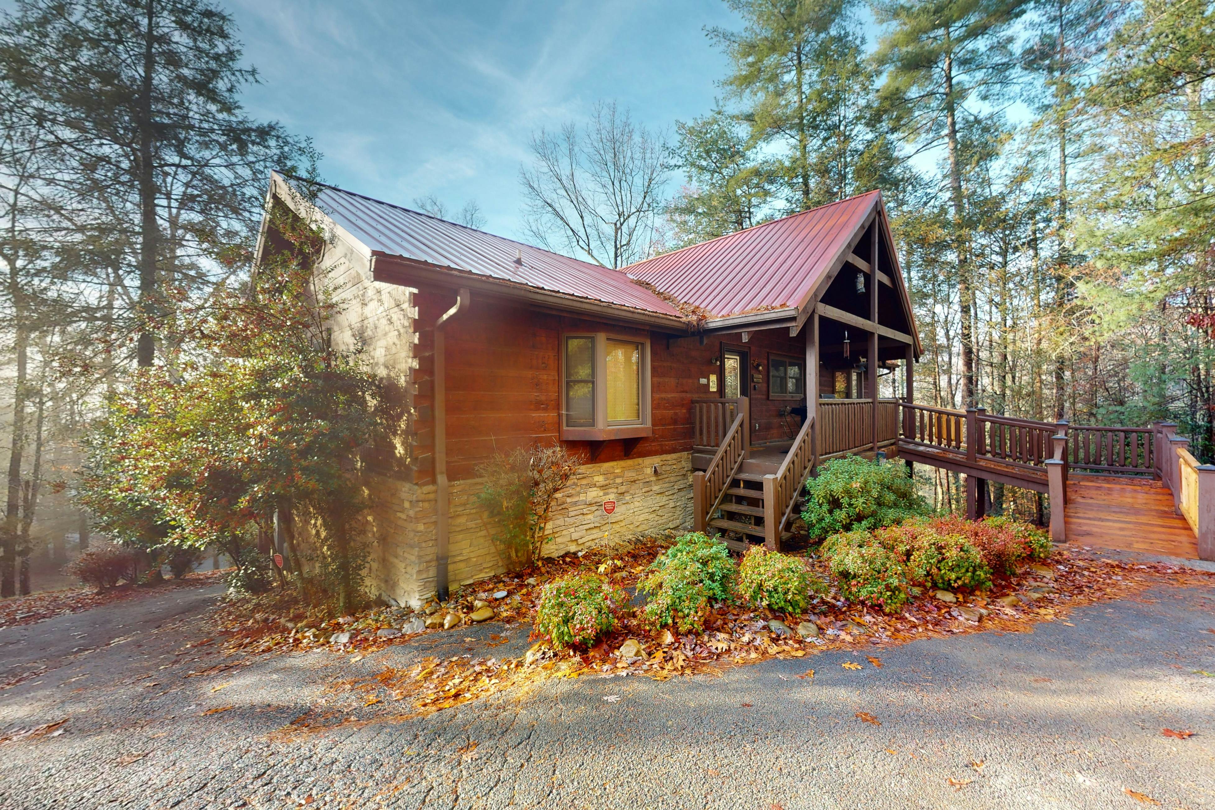 Mtn-view cabin with game room, private hot tub, pool, & free attraction tickets