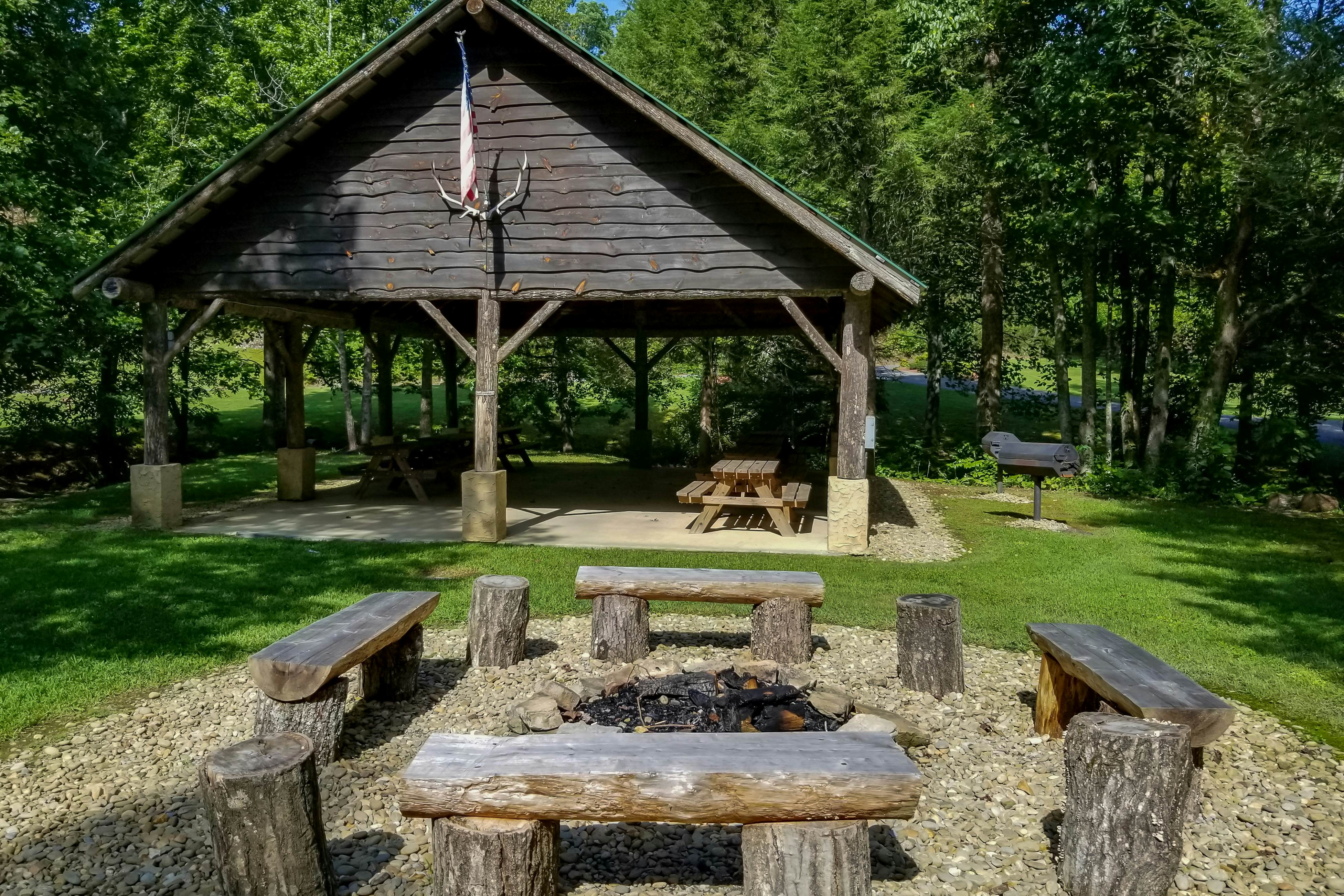 Mtn-view cabin with game room, private hot tub, pool, & free attraction tickets