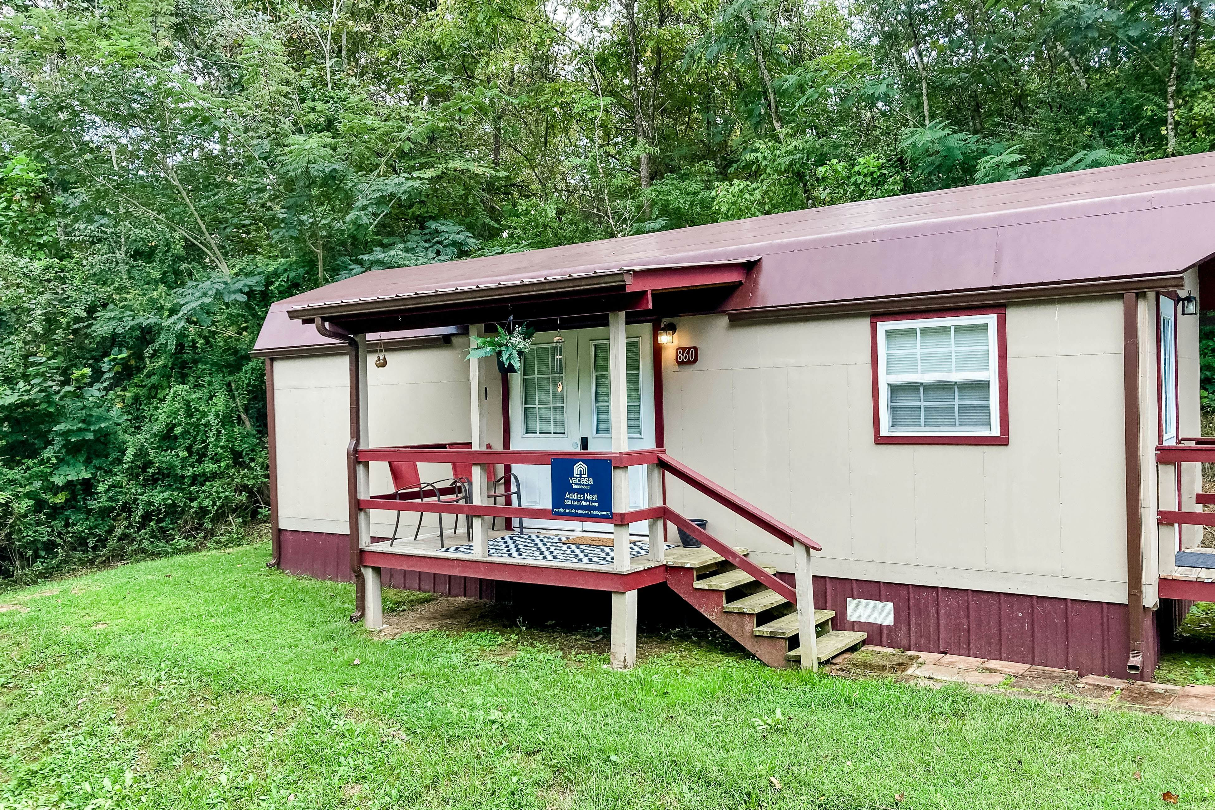 Newly Renovated Homey Cabin, Sleeps 2 N Downtown