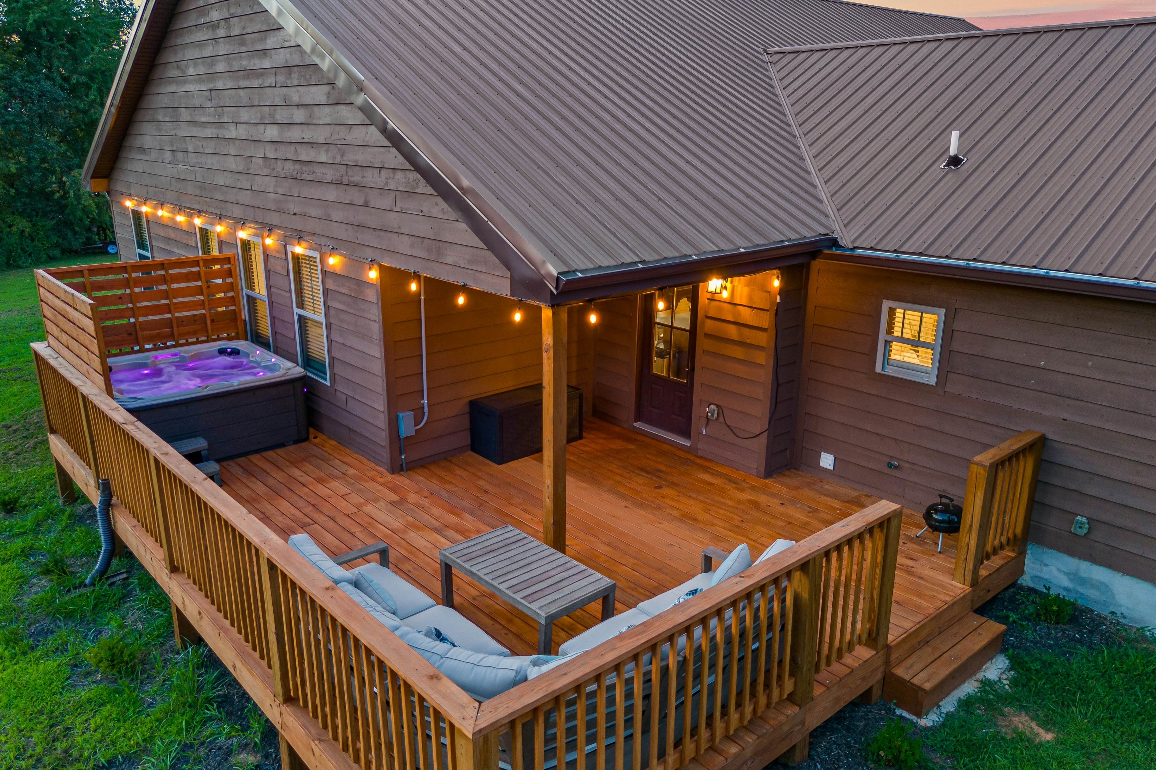 Idyllic Cabin, Sleeps 8・Hot Tub・Games・Free Ticket