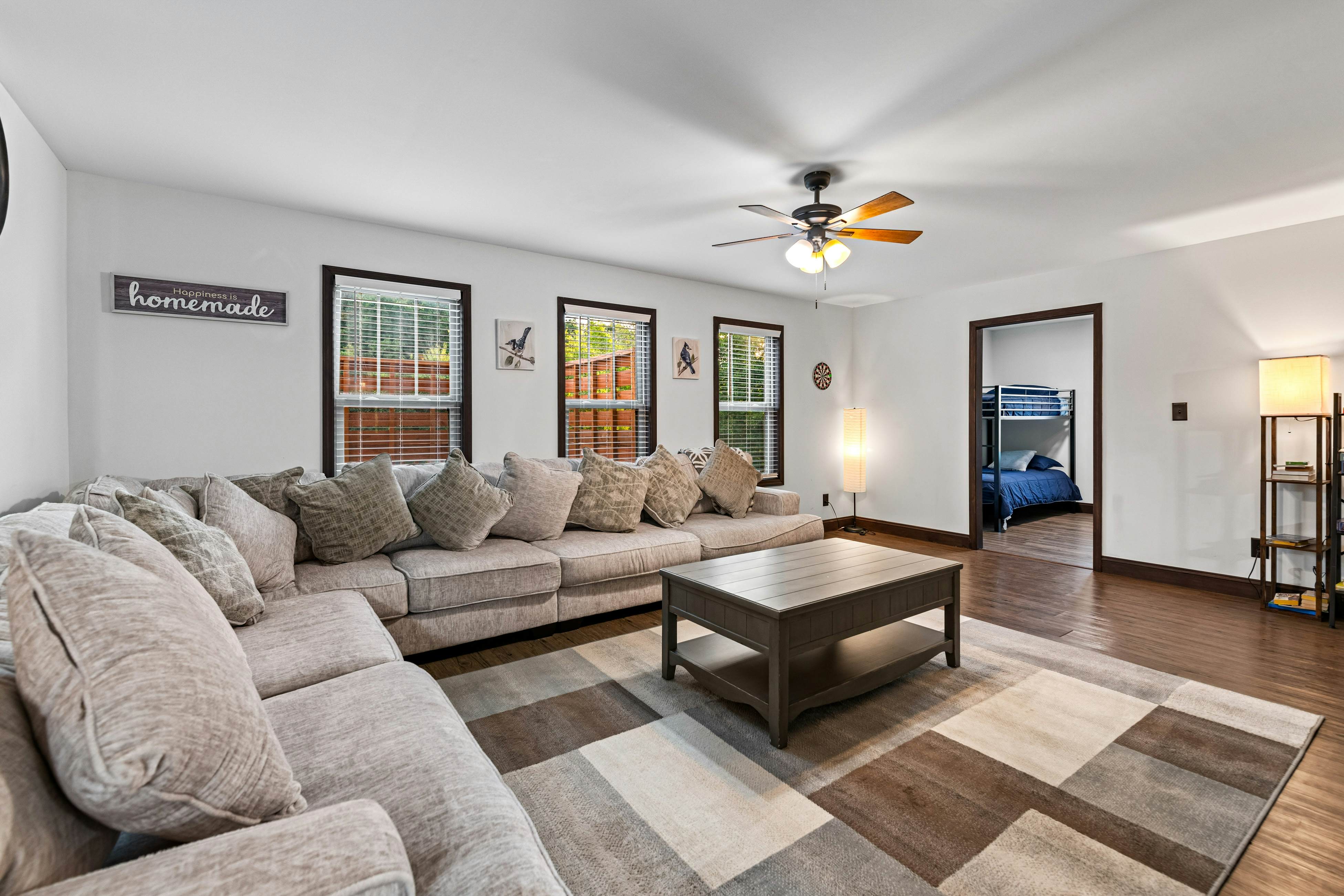 Idyllic Cabin, Sleeps 8・Hot Tub・Games・Free Ticket