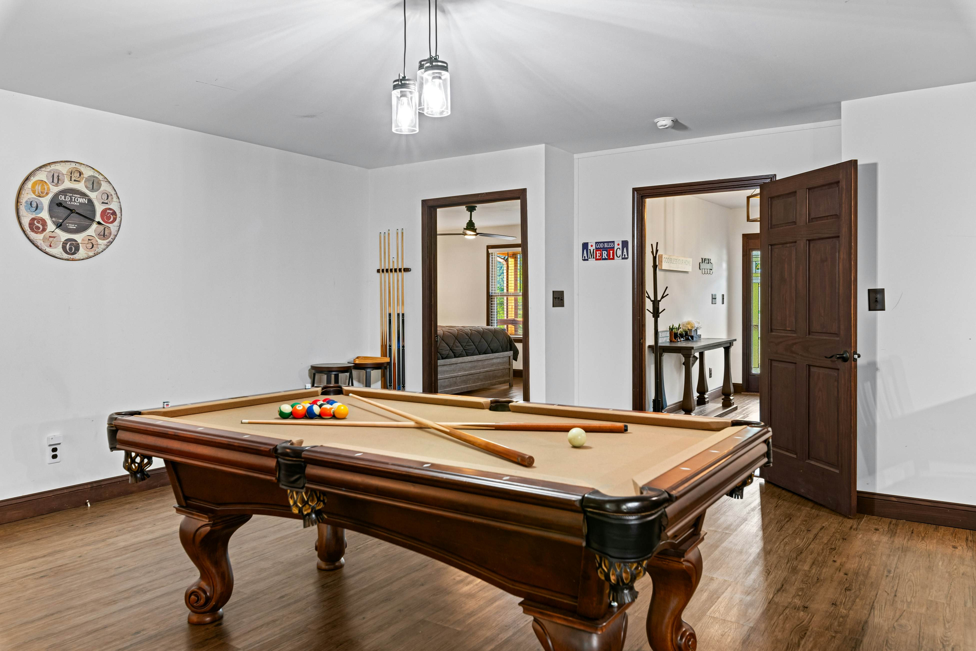 Idyllic Cabin, Sleeps 8・Hot Tub・Games・Free Ticket