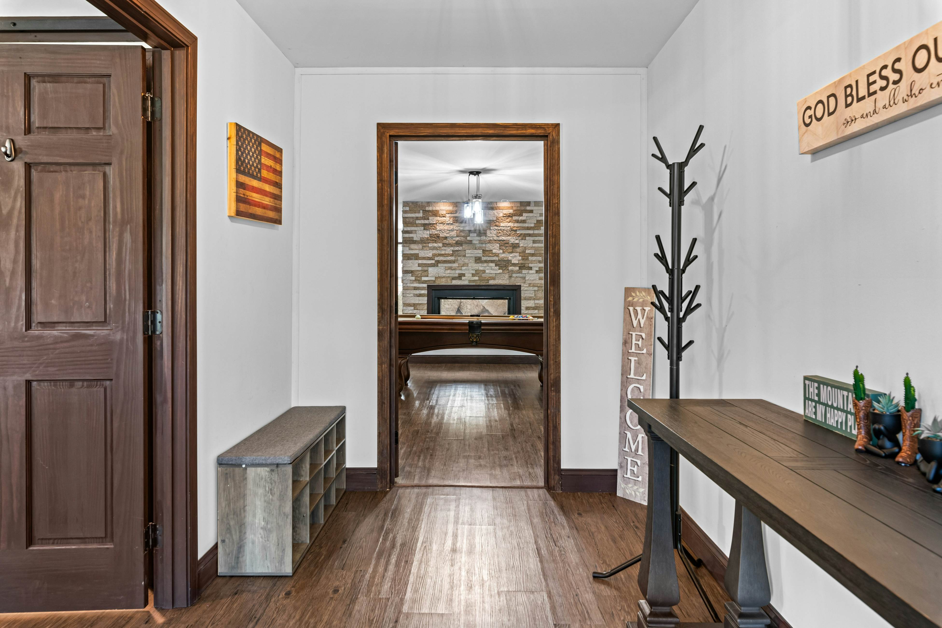 Idyllic Cabin, Sleeps 8・Hot Tub・Games・Free Ticket