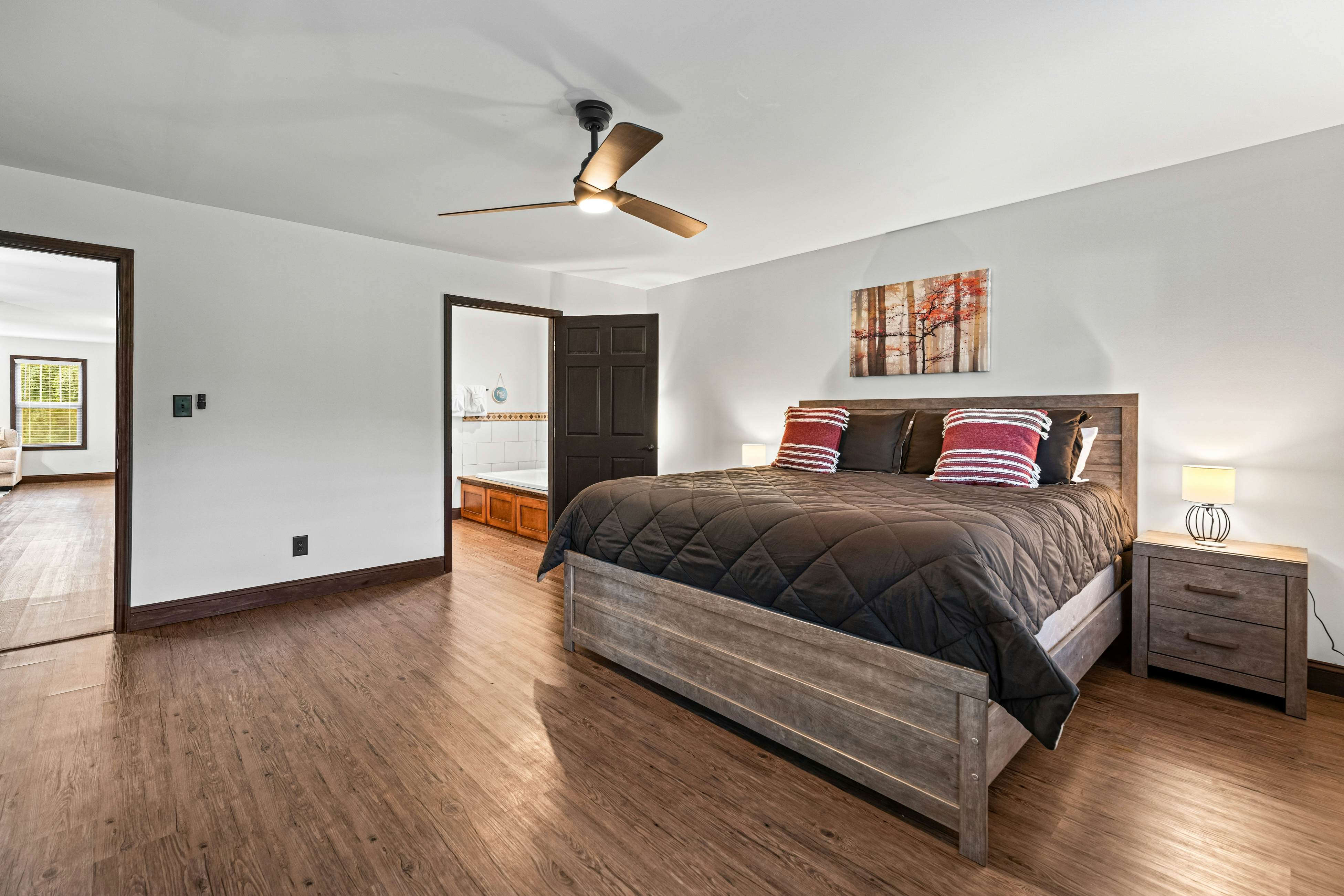 Idyllic Cabin, Sleeps 8・Hot Tub・Games・Free Ticket