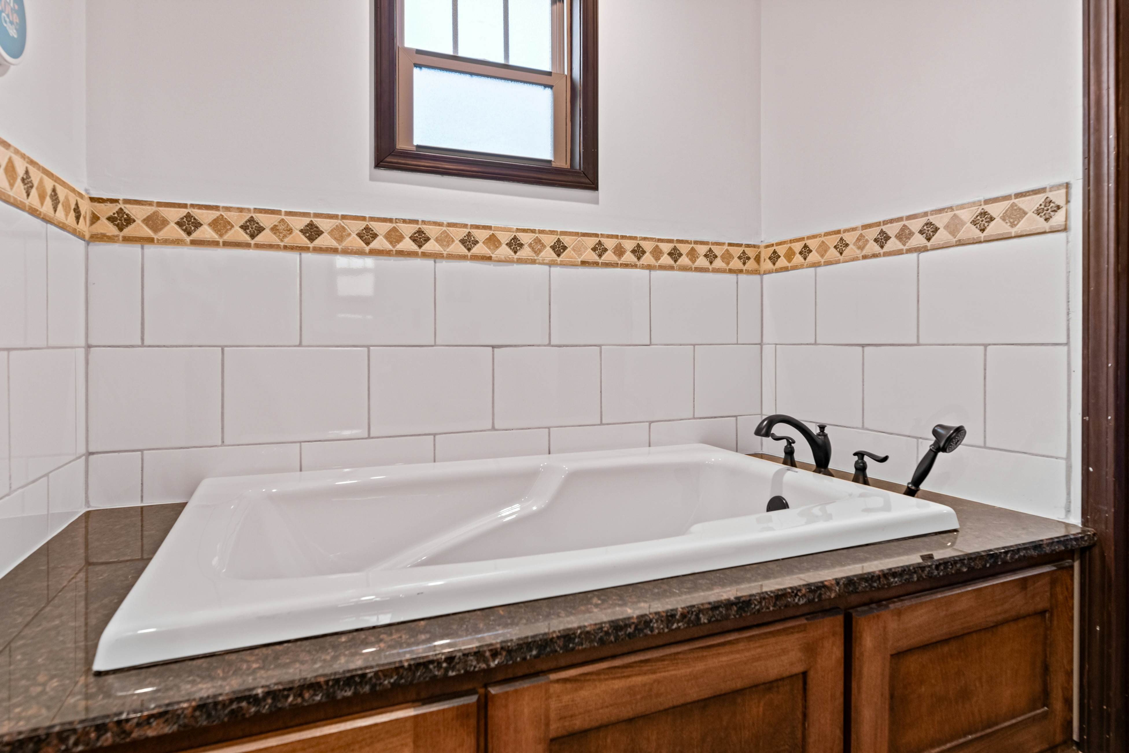 Idyllic Cabin, Sleeps 8・Hot Tub・Games・Free Ticket