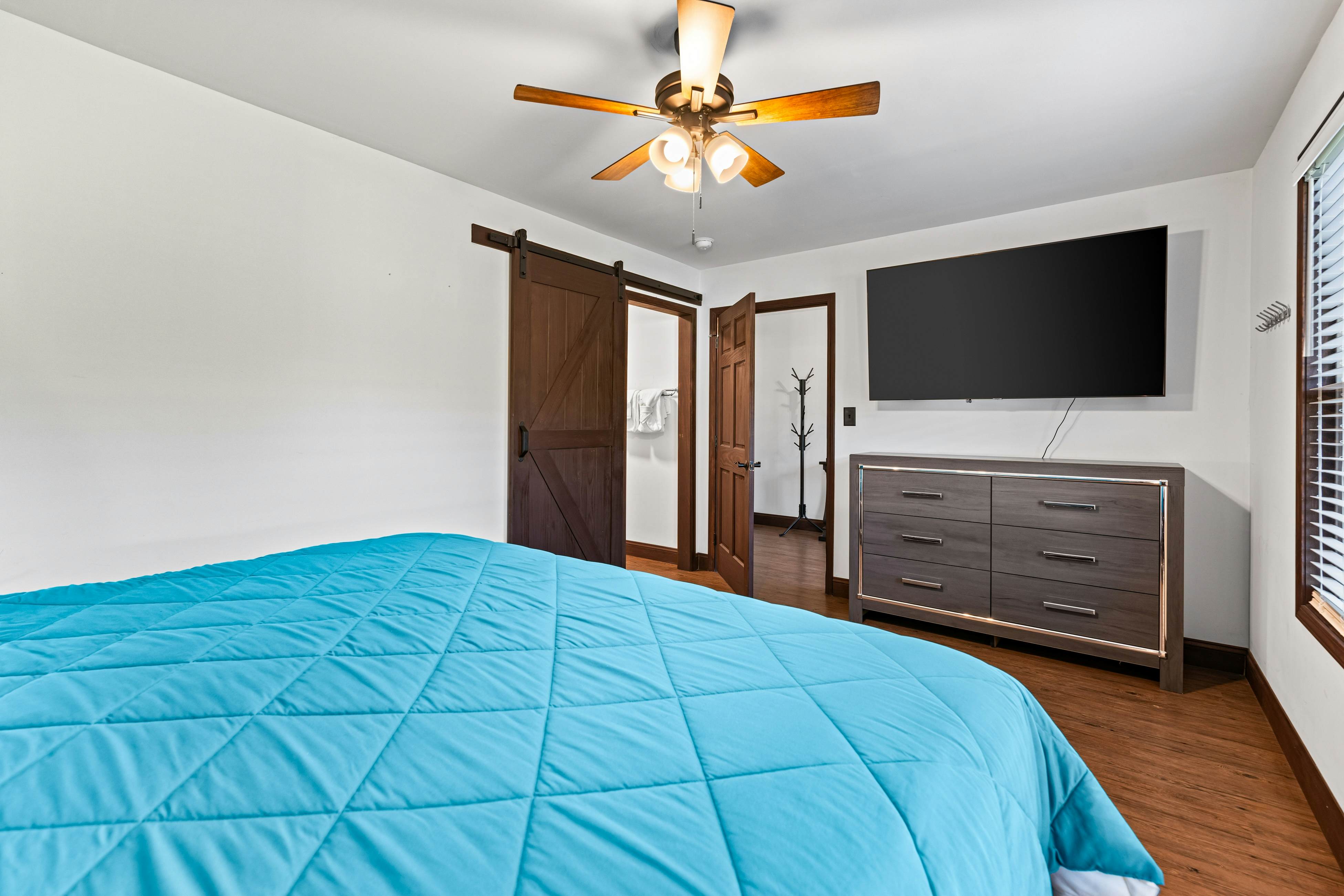 Idyllic Cabin, Sleeps 8・Hot Tub・Games・Free Ticket