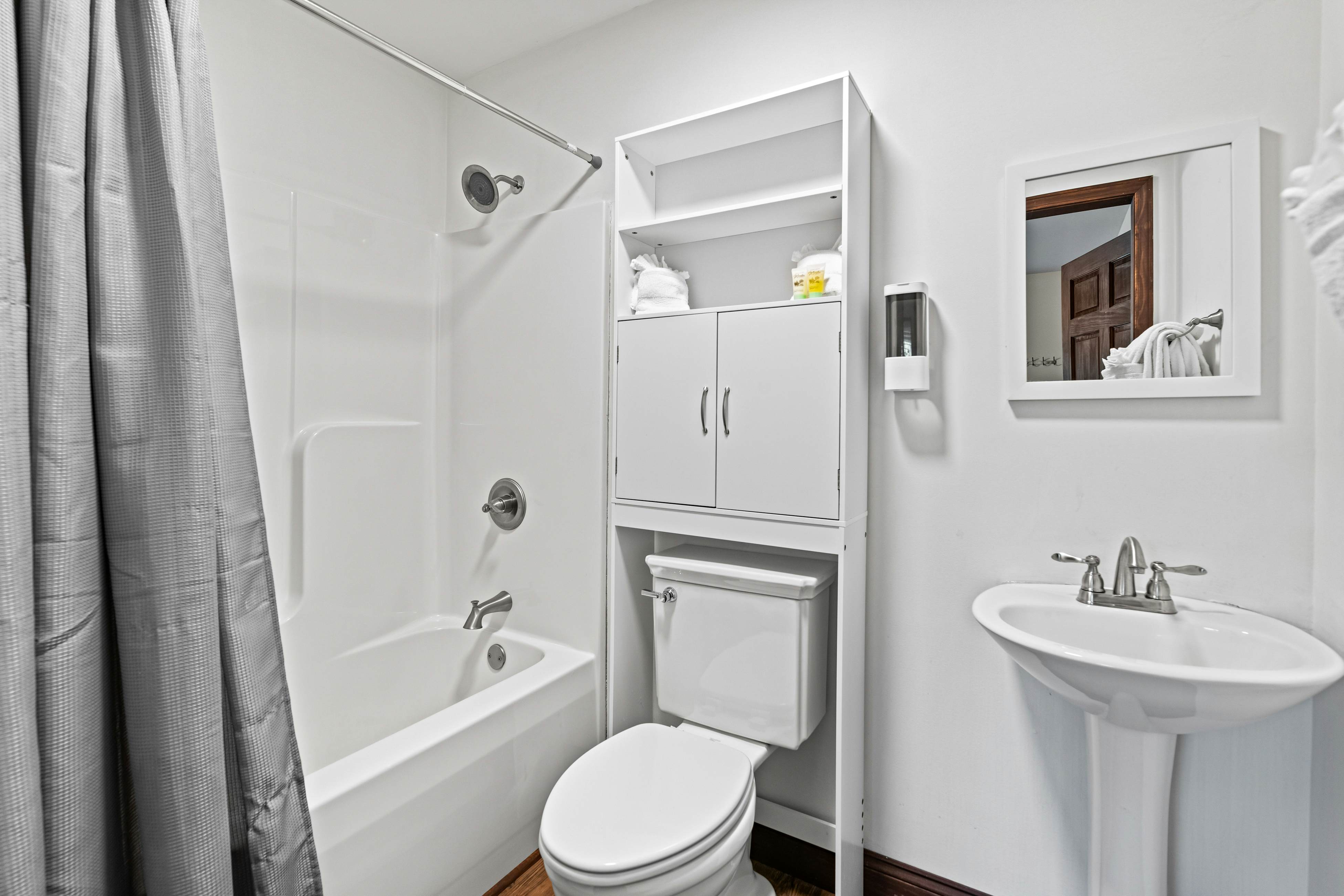 Idyllic Cabin, Sleeps 8・Hot Tub・Games・Free Ticket