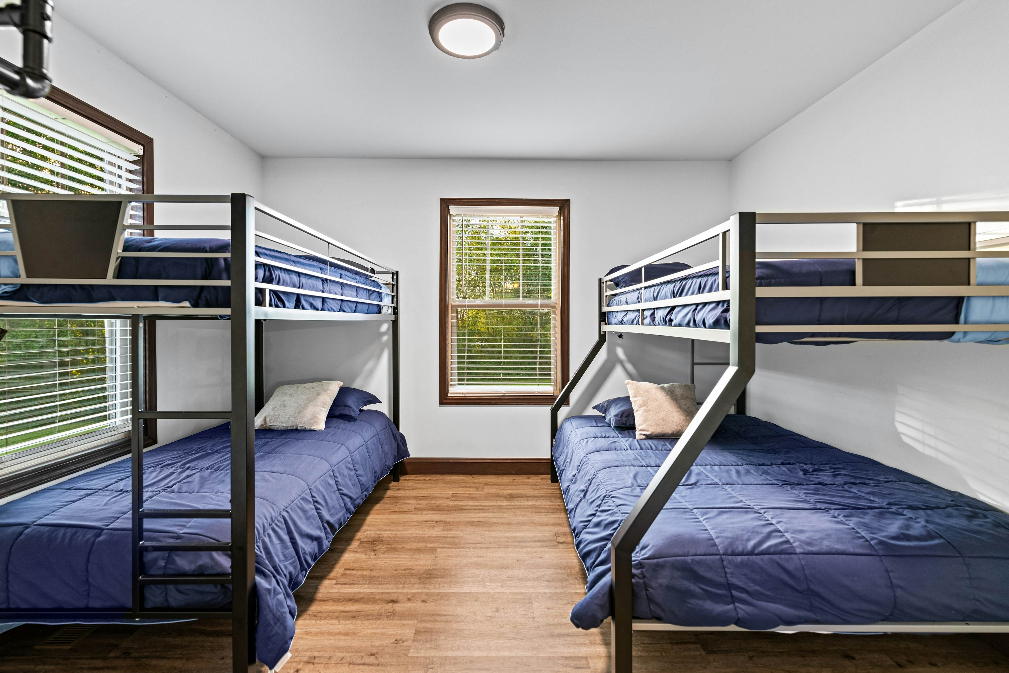 Idyllic Cabin, Sleeps 8・Hot Tub・Games・Free Ticket