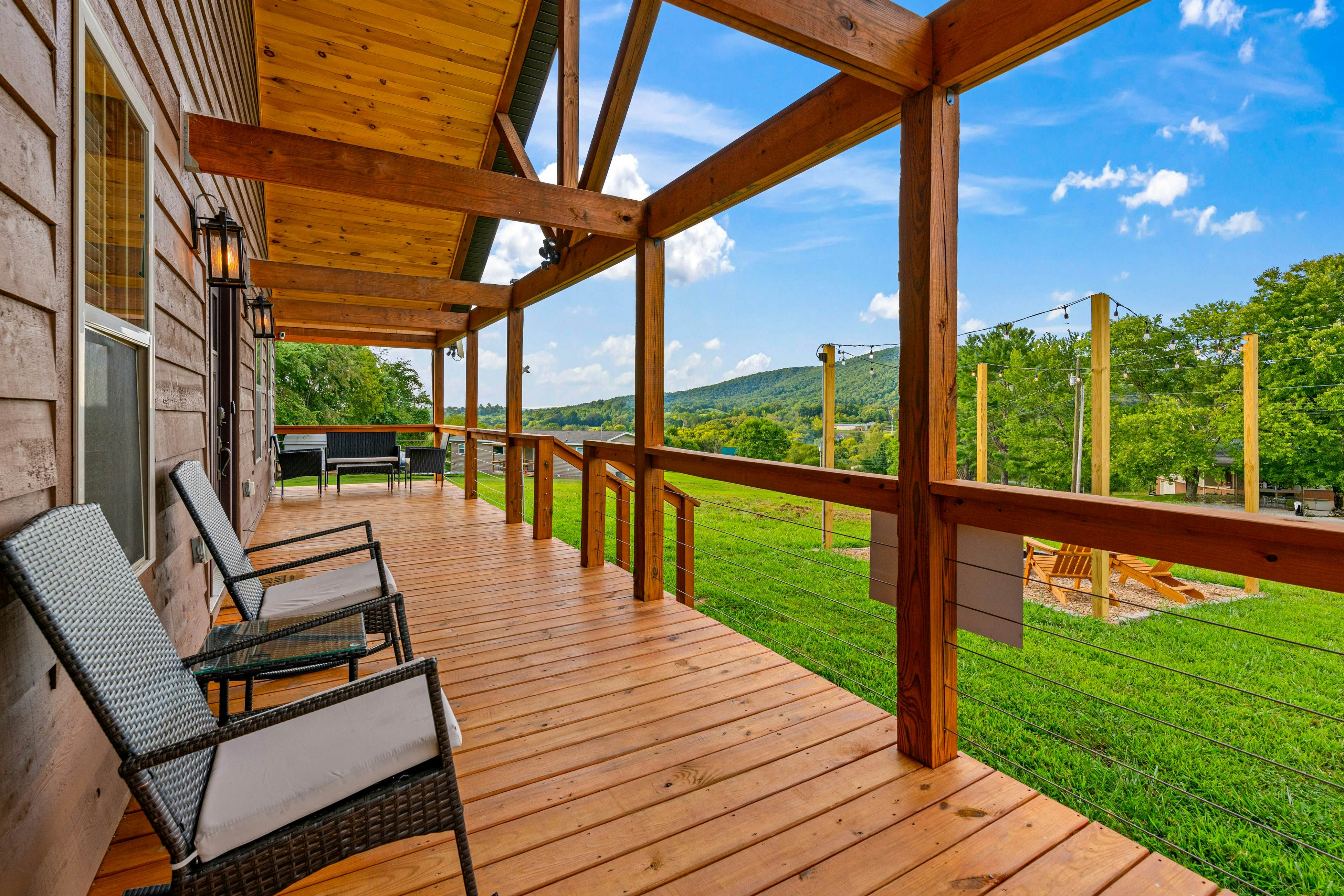 Idyllic Cabin, Sleeps 8・Hot Tub・Games・Free Ticket