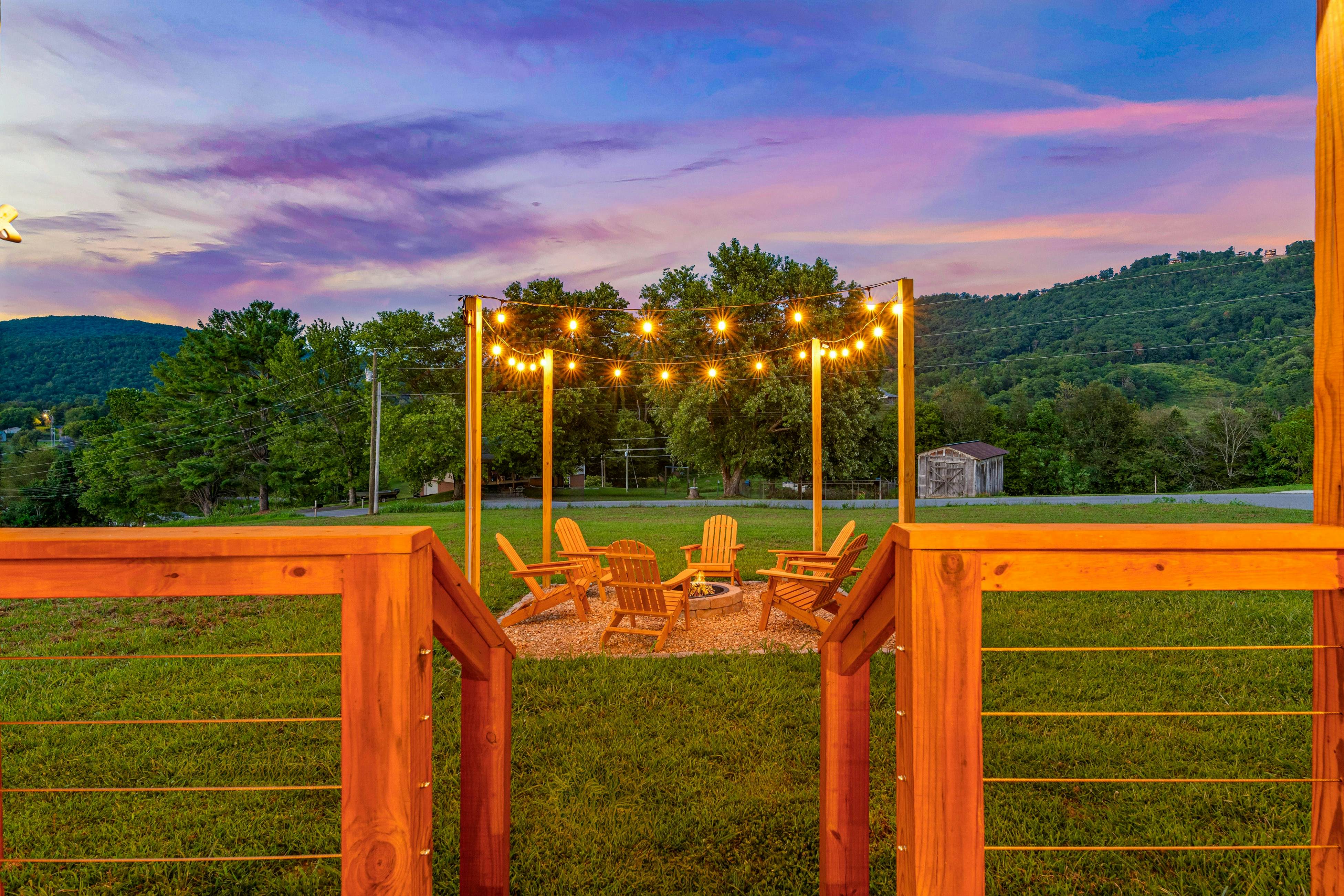 Idyllic Cabin, Sleeps 8・Hot Tub・Games・Free Ticket