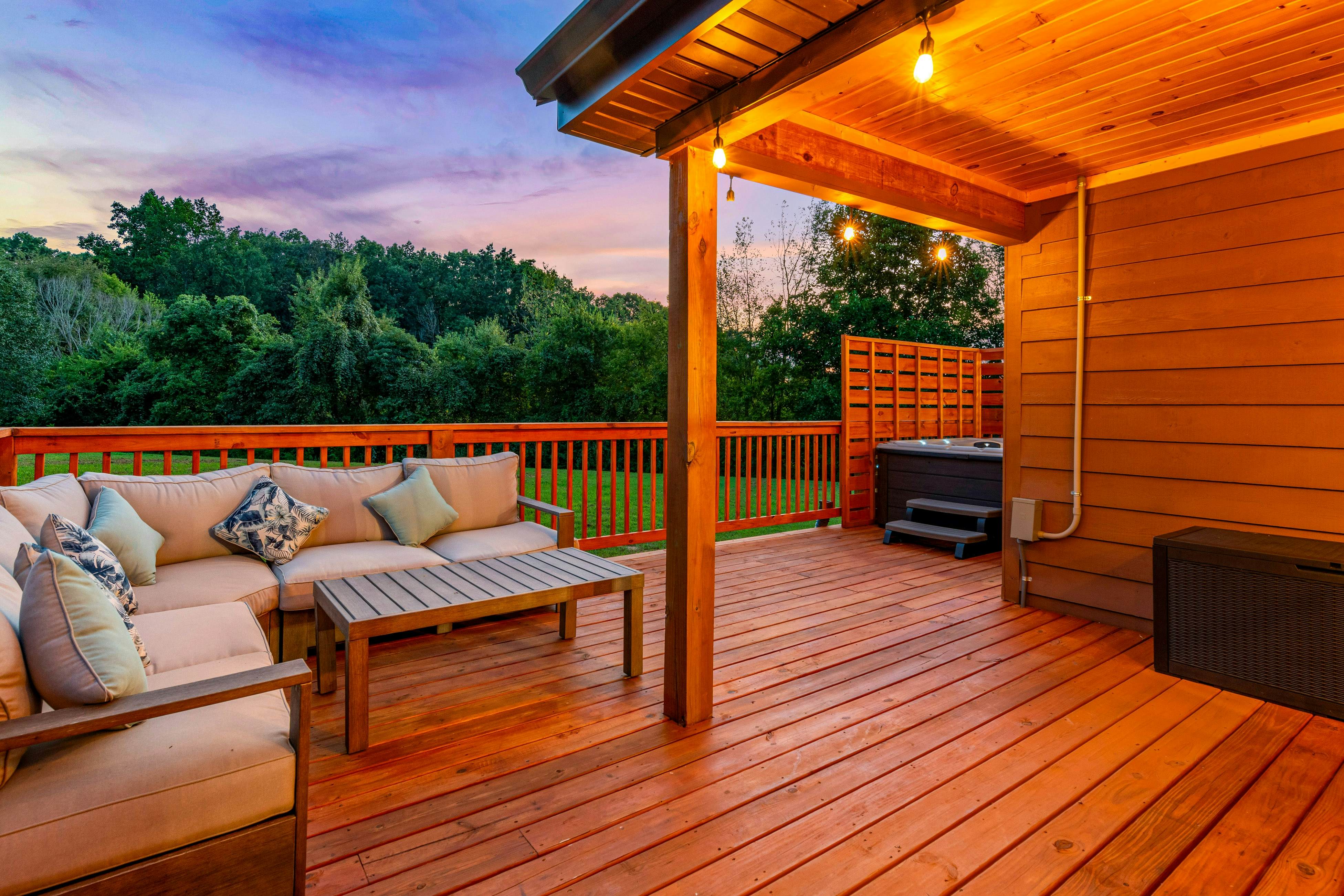 Idyllic Cabin, Sleeps 8・Hot Tub・Games・Free Ticket