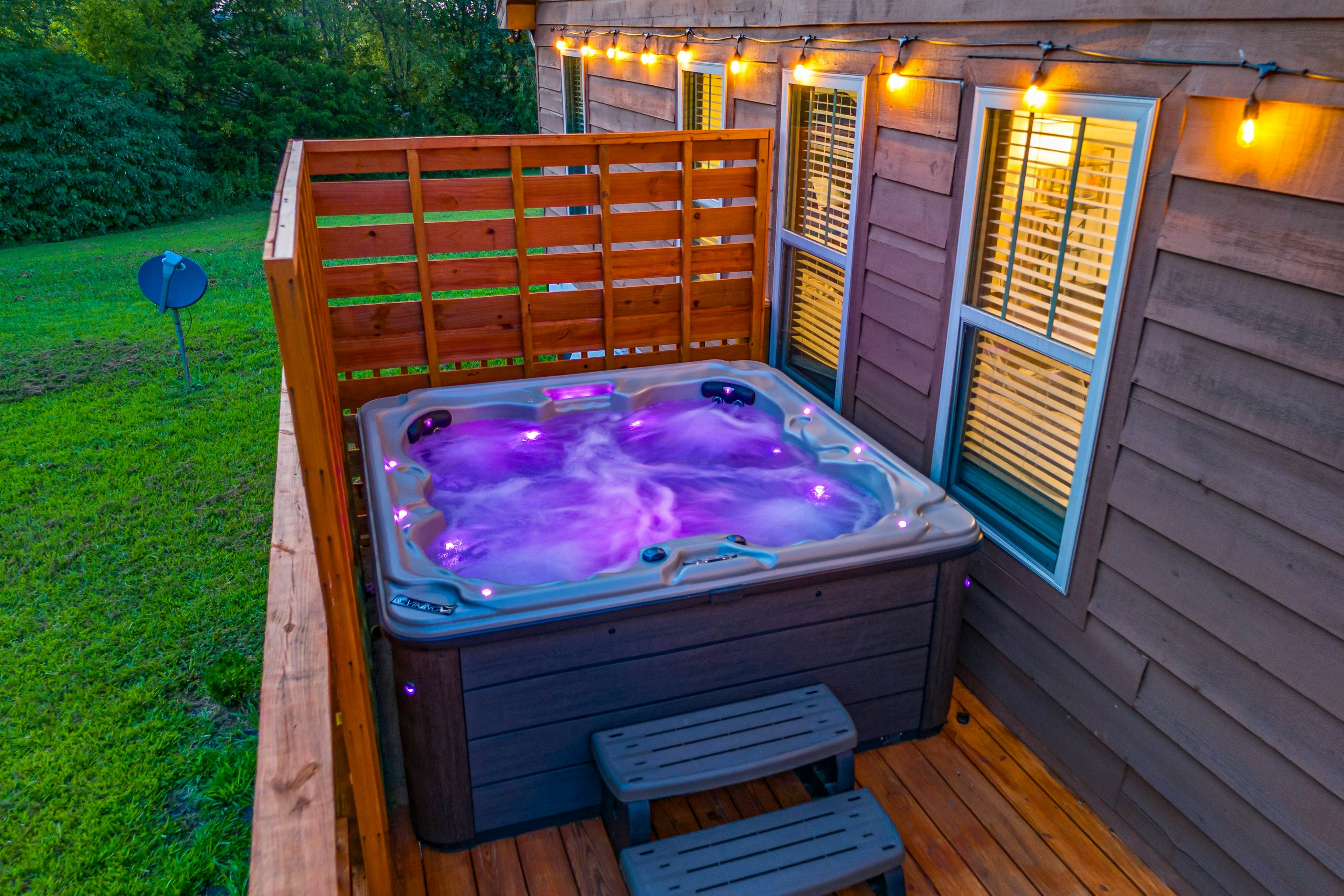 Idyllic Cabin, Sleeps 8・Hot Tub・Games・Free Ticket