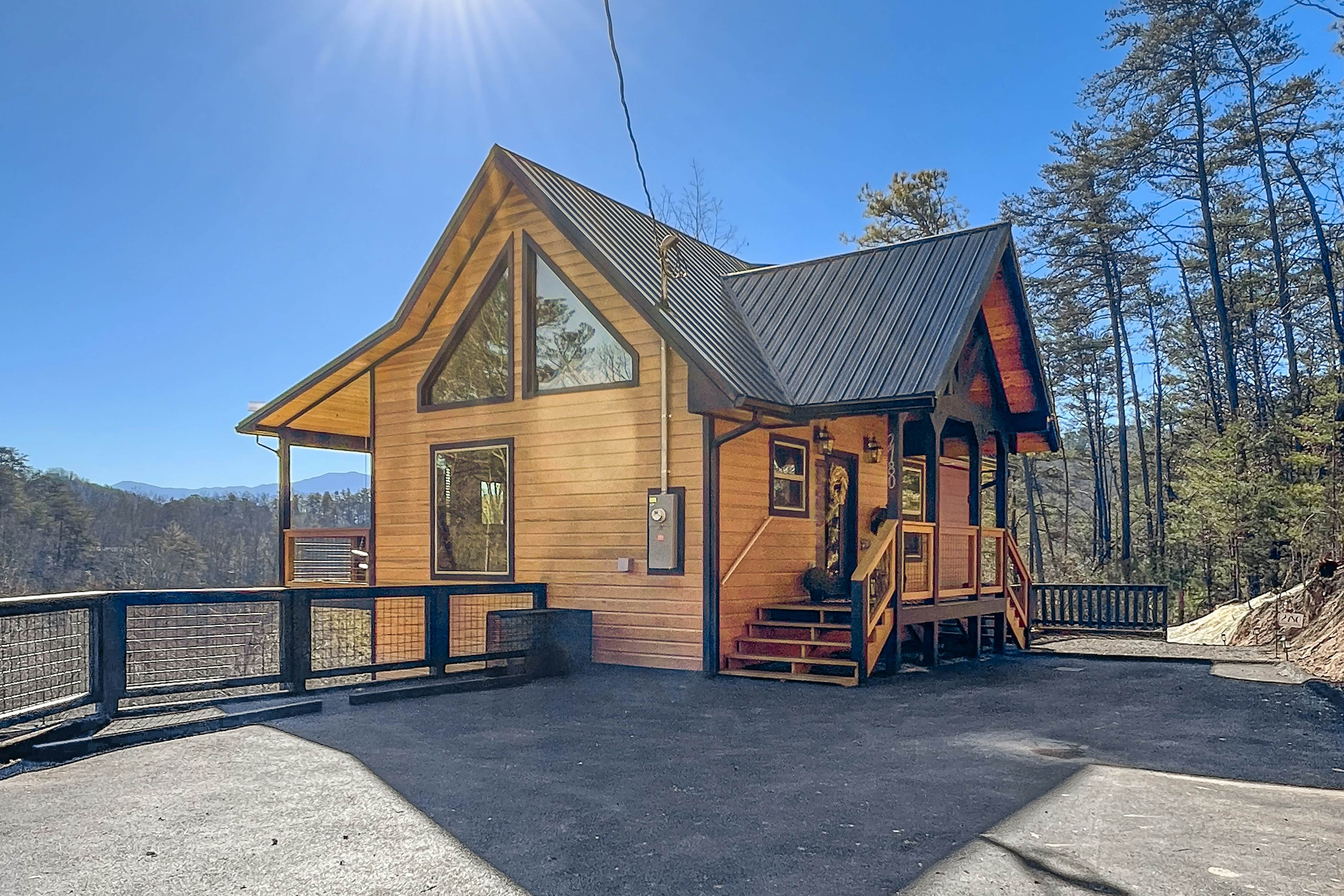 Sunlit Cabin・Hot Tub・Balcony・Views・Free Ticket