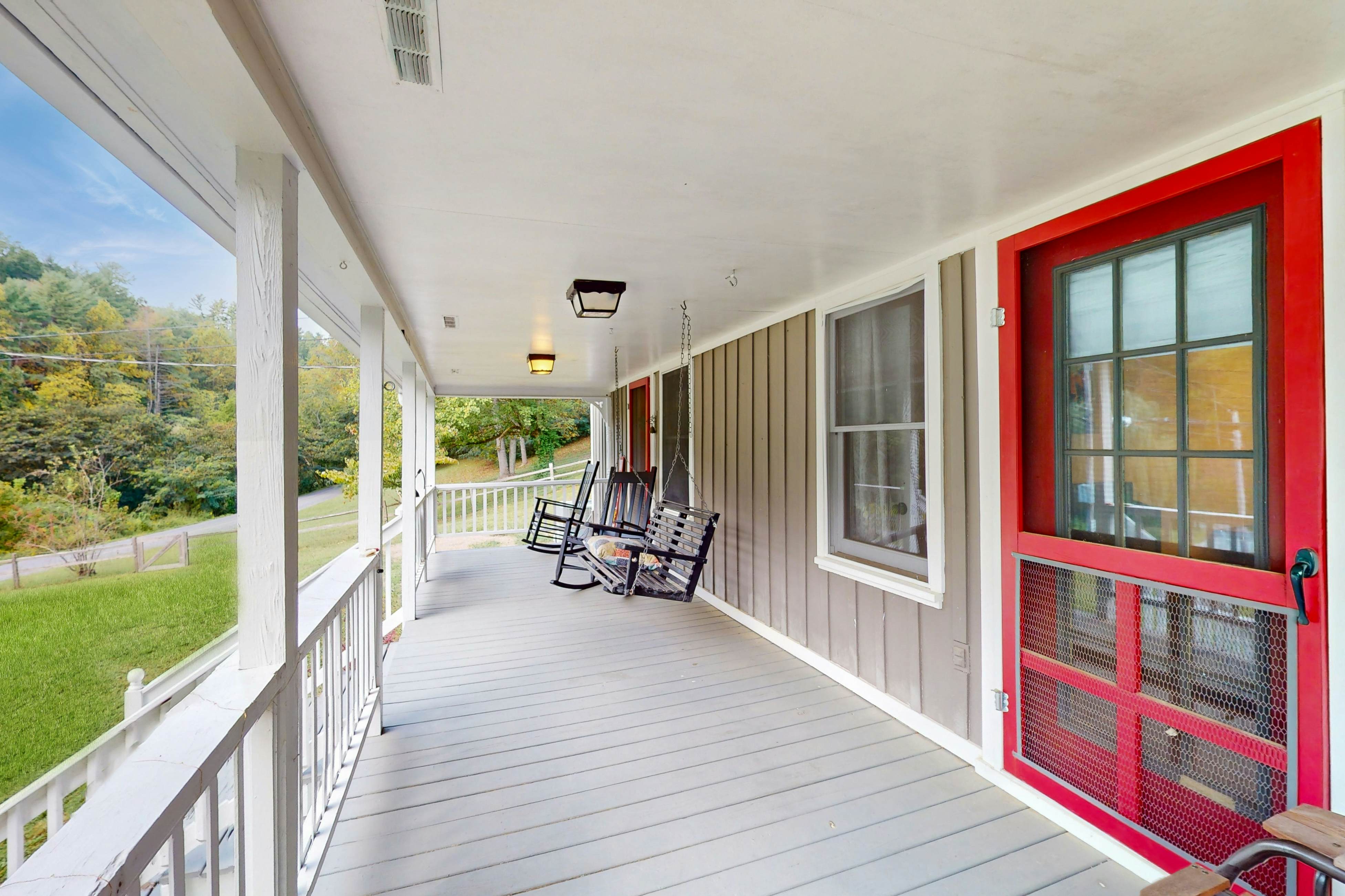 Classic farmhouse-style home w/ front porch, hot tub, & free attraction tickets