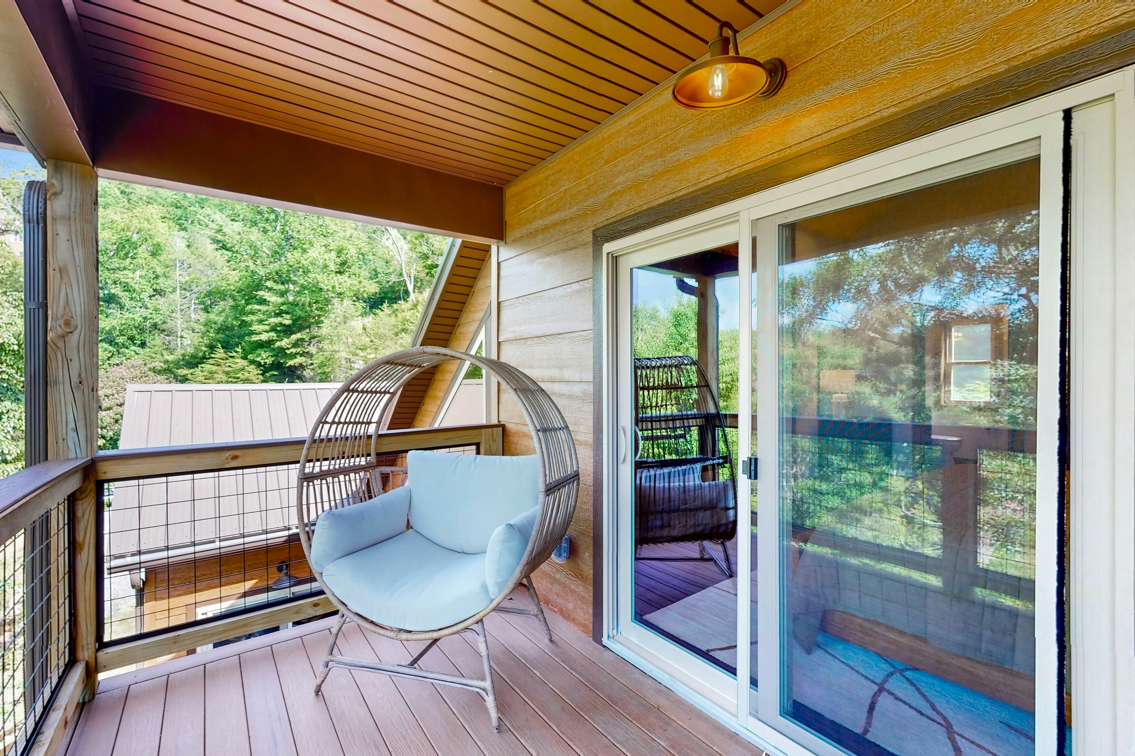 Modern Luxe Cabin w/Hot Tub, Mountain Views, Game Room, +Free Attraction Tickets