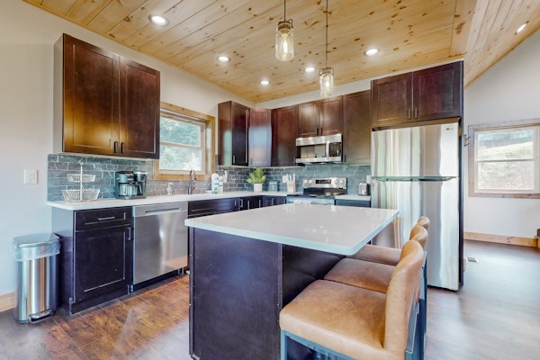 Modern Luxe Cabin, Sleep 10・Hot Tub・Mtn View・Games