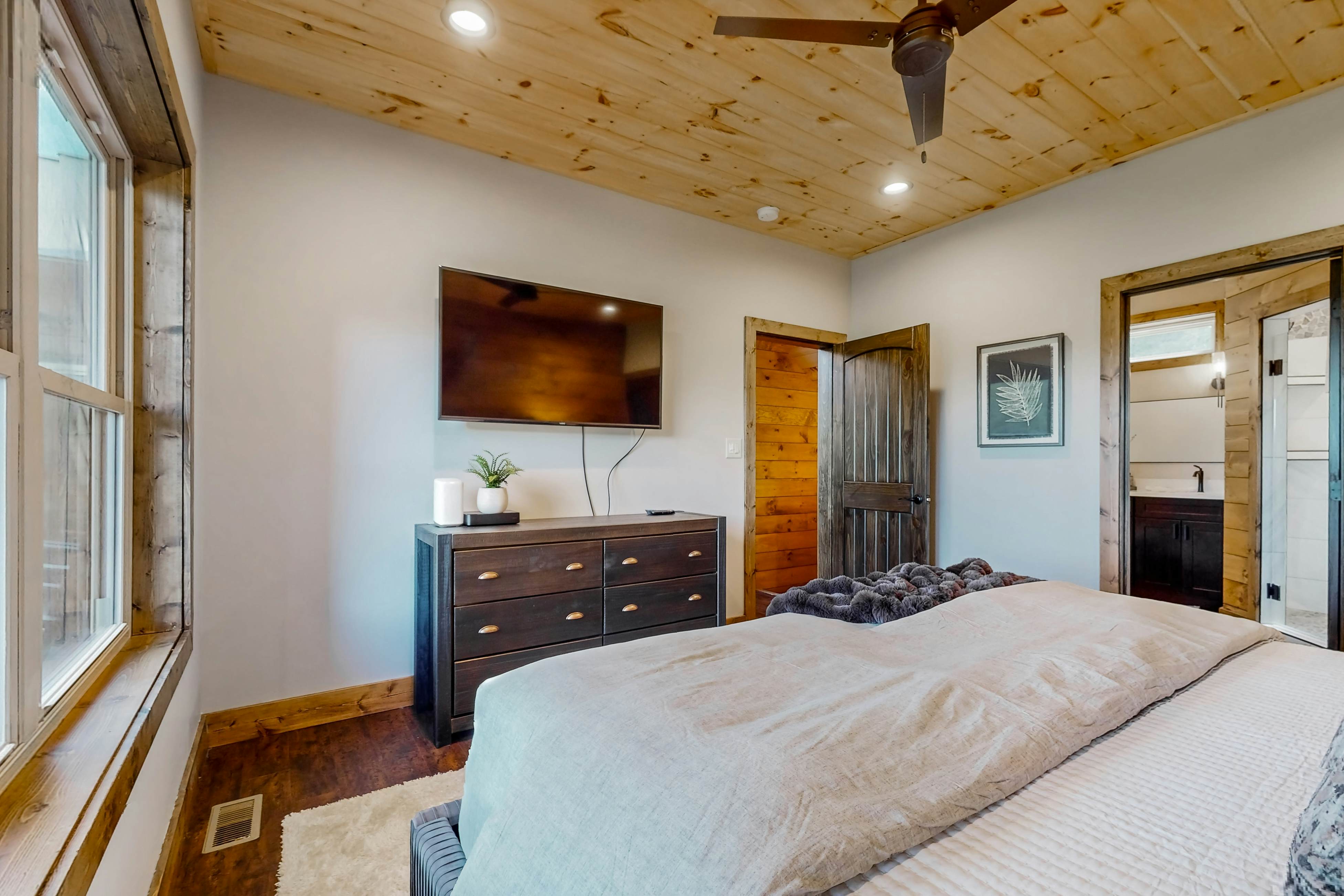 Modern Luxe Cabin w/Hot Tub, Mountain Views, Game Room, +Free Attraction Tickets