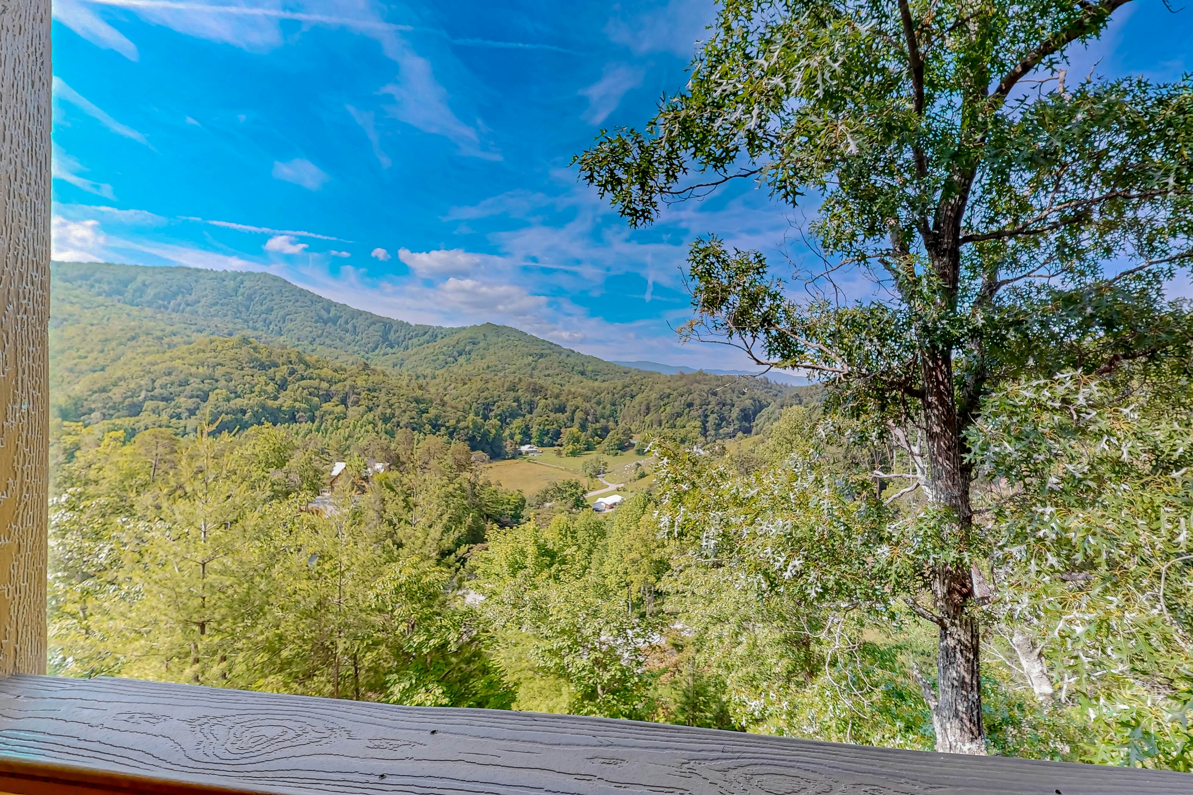 Modern Luxe Cabin w/Hot Tub, Mountain Views, Game Room, +Free Attraction Tickets