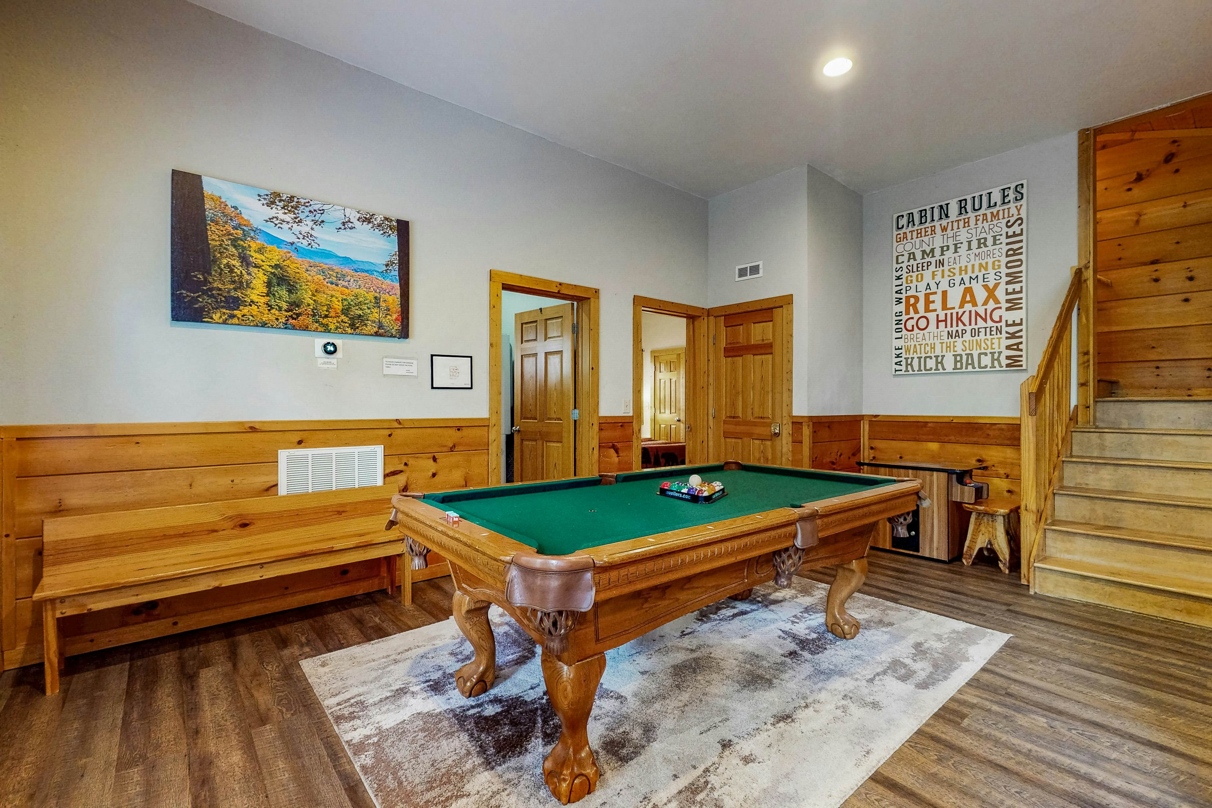 Luxury Cabin w/ Hot Tub, Two-Tier Deck, Panoramic Views & Free Attraction Passes