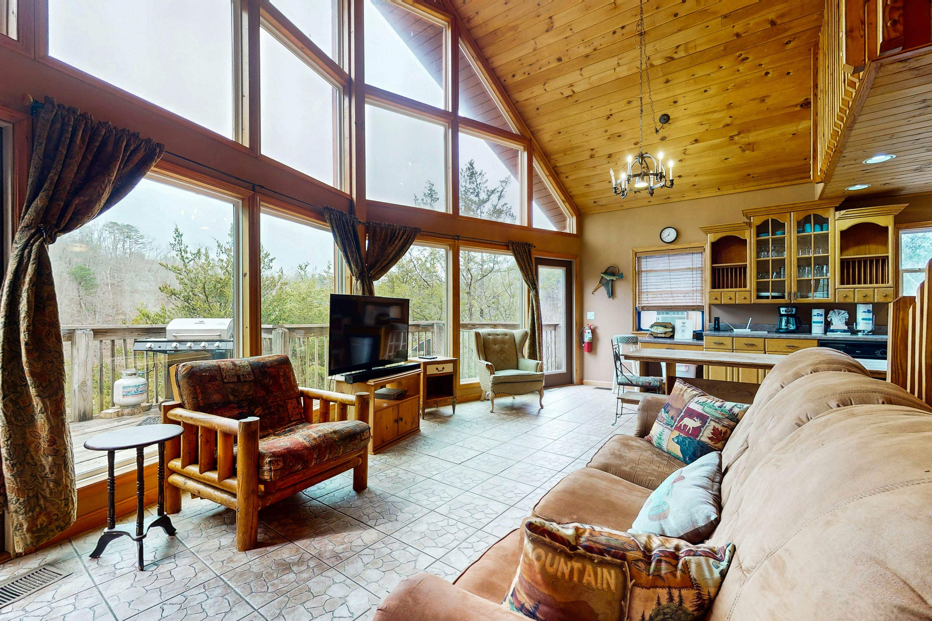 Stunning Lakefront Home・Dock・Fire Pit・Pool table