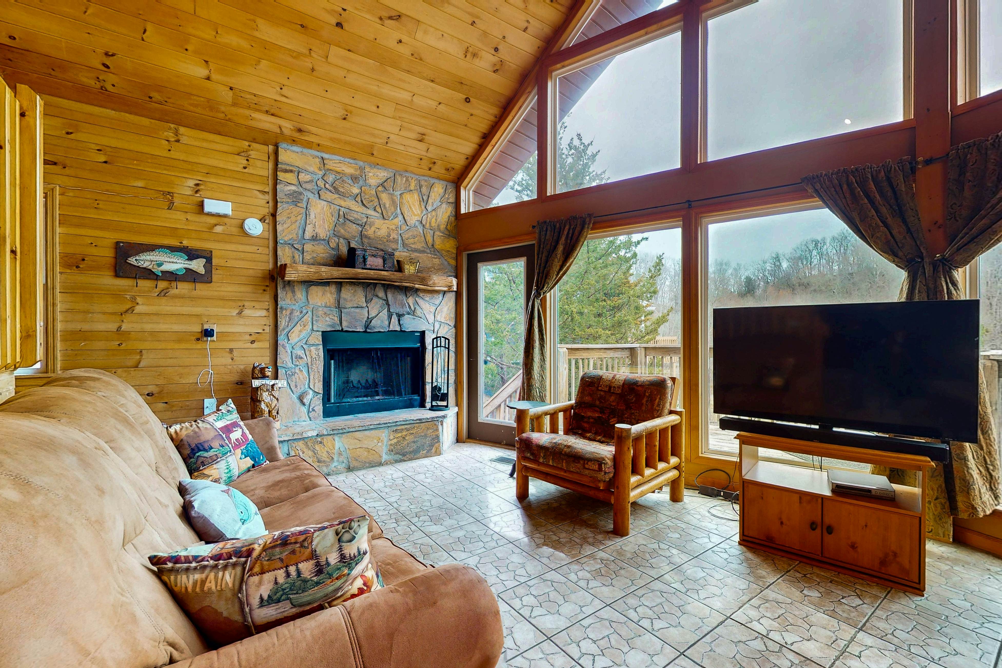 Stunning Lakefront Home・Dock・Fire Pit・Pool table