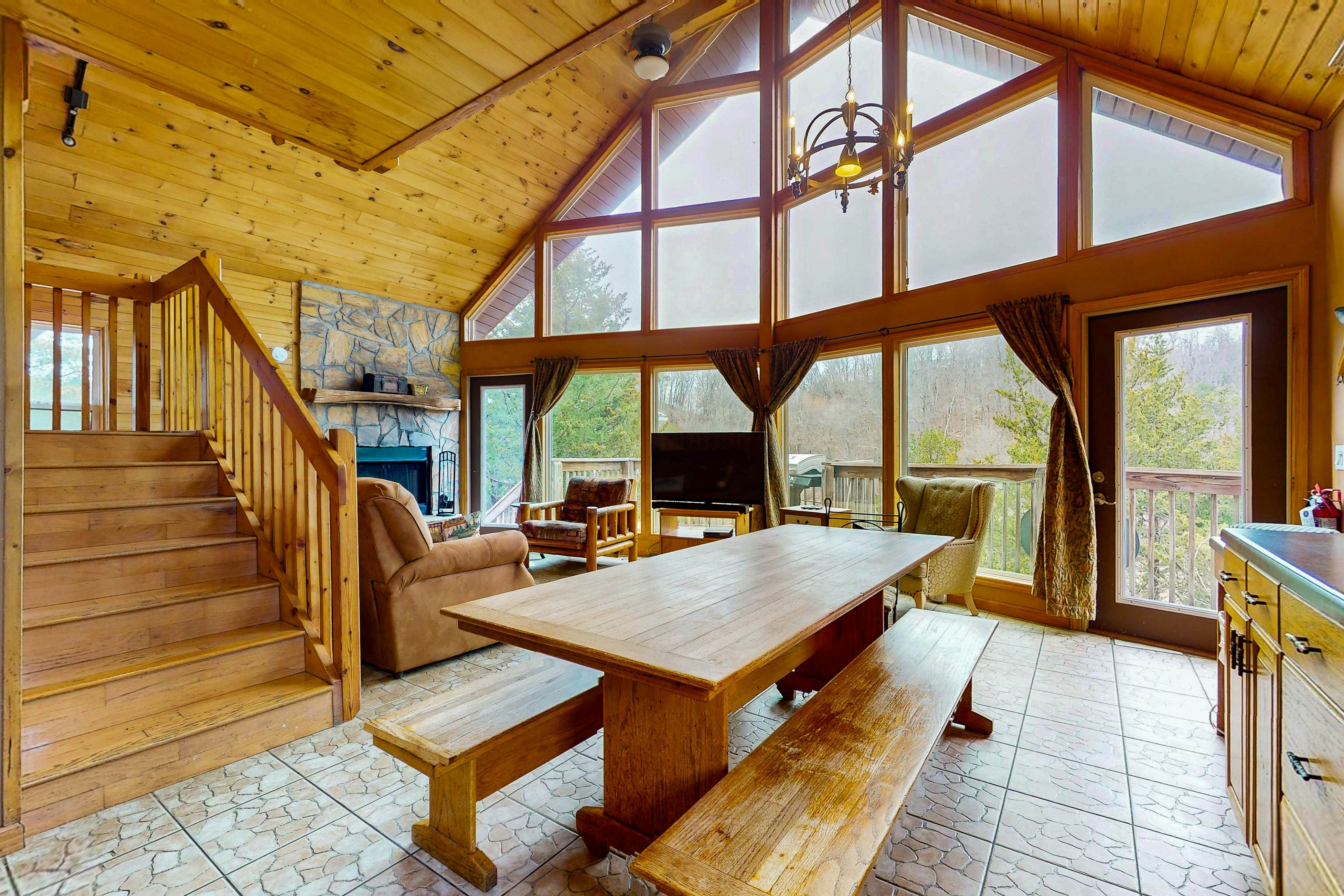 Stunning Lakefront Home・Dock・Fire Pit・Pool table