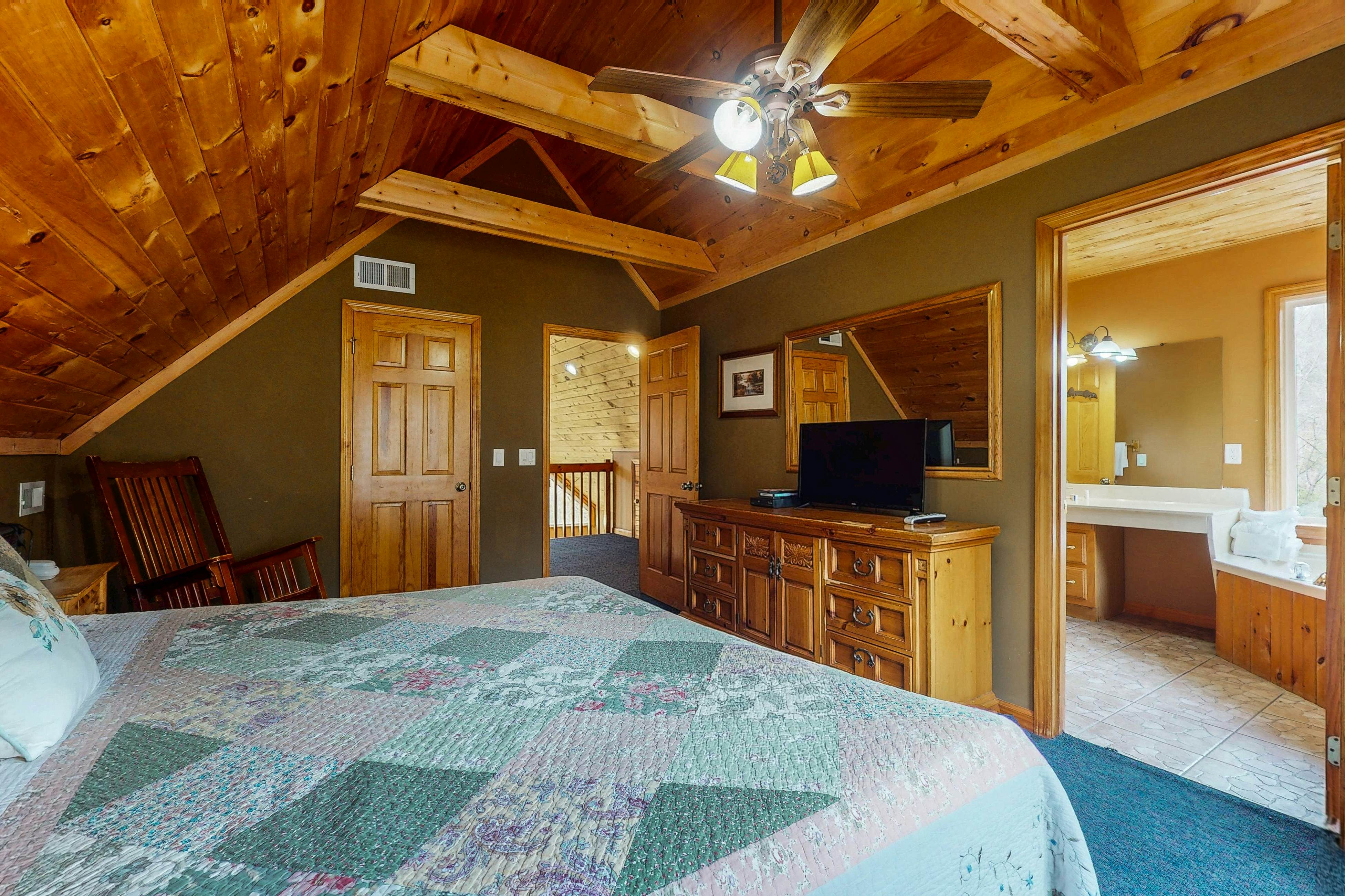 Stunning Lakefront Home・Dock・Fire Pit・Pool table