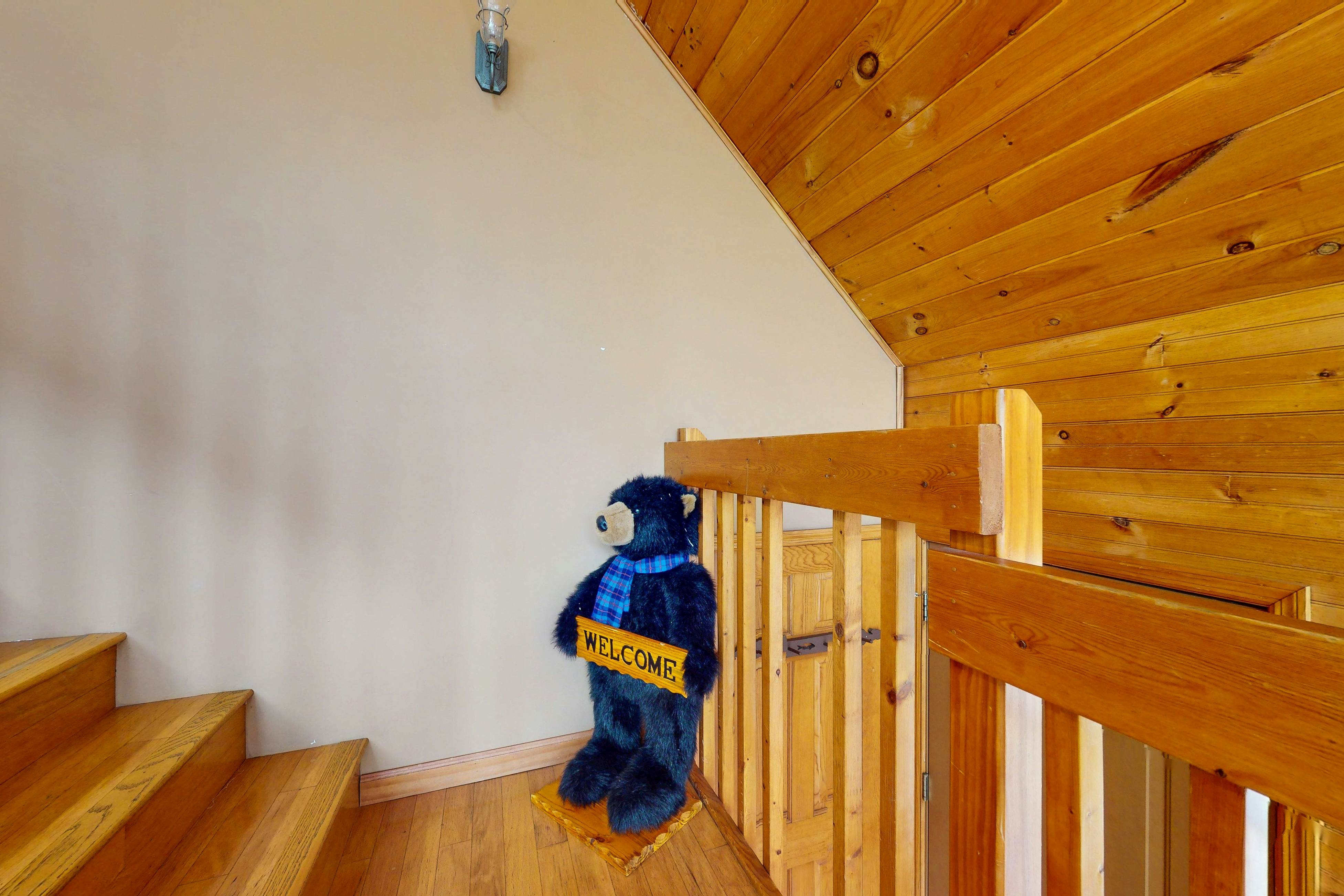 Stunning Lakefront Home・Dock・Fire Pit・Pool table