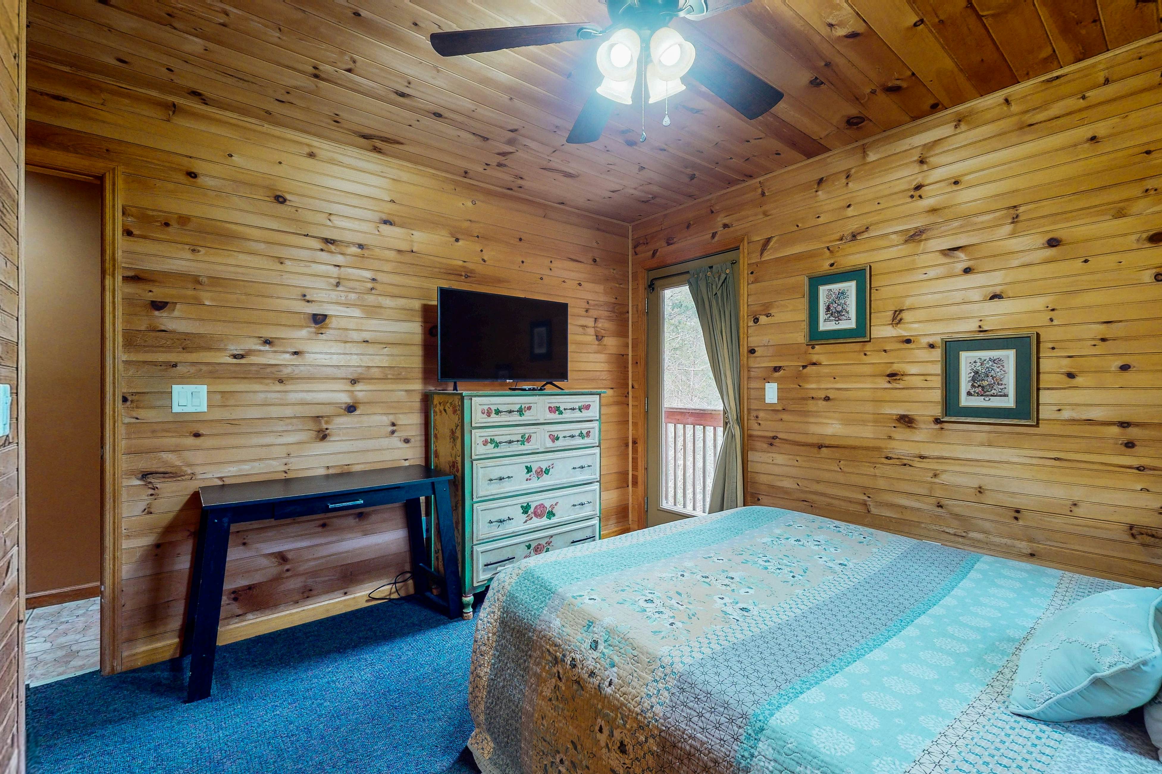 Stunning Lakefront Home・Dock・Fire Pit・Pool table