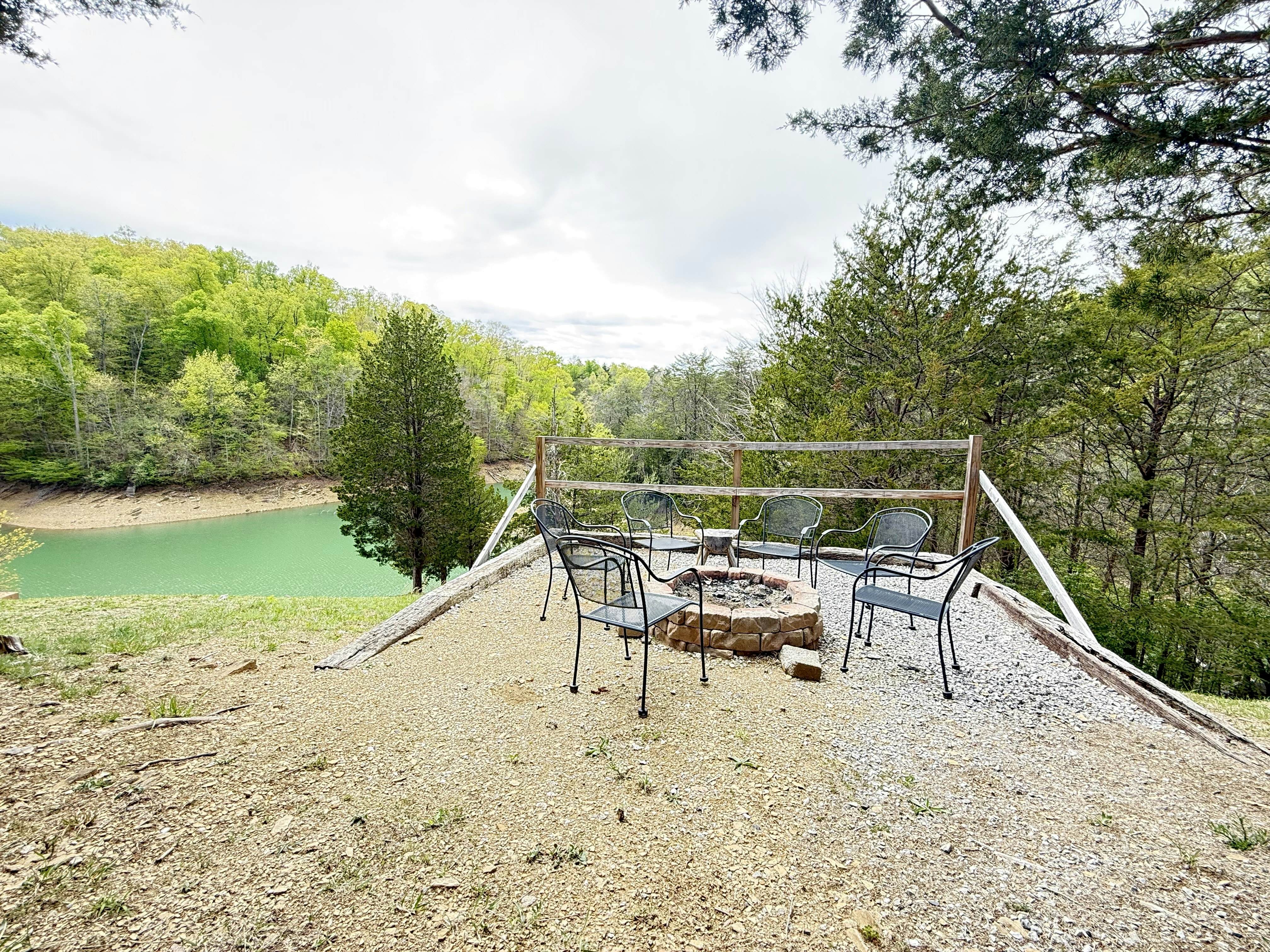 Stunning Lakefront Home・Dock・Fire Pit・Pool table