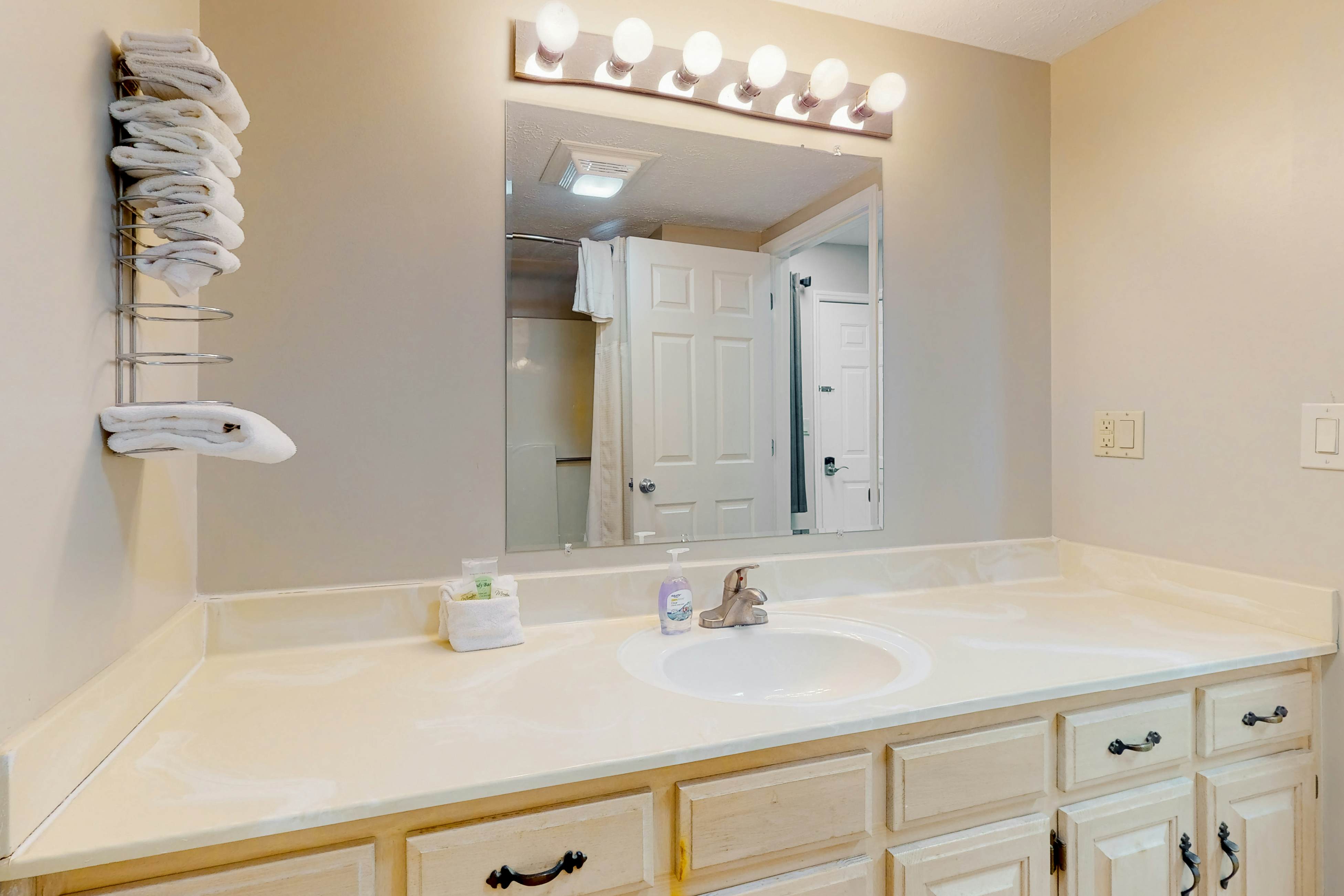 Charming Studio, Sleeps 4・Close to Douglas Lake