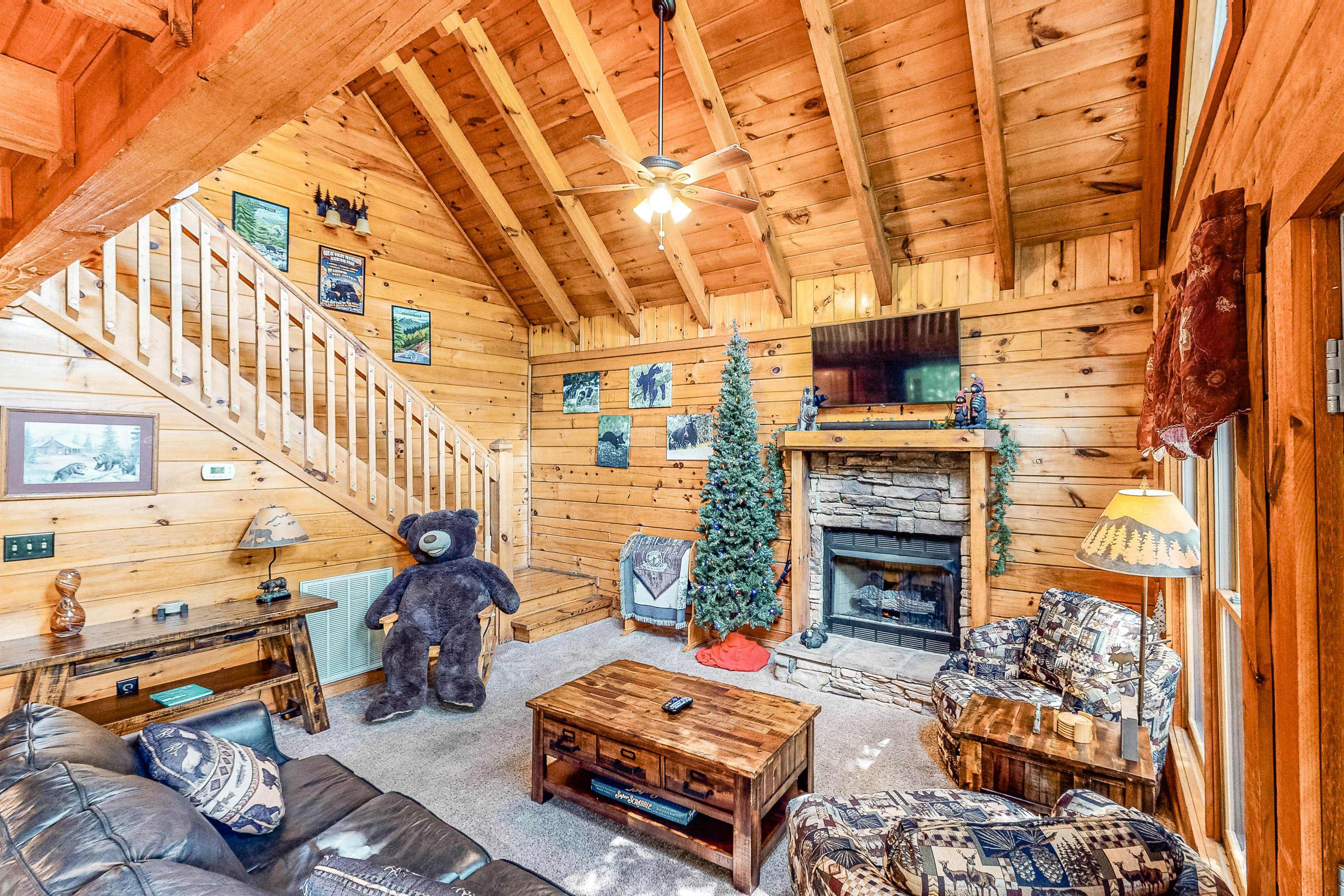 Beary Comfy, Sleeps 6・Hot Tub・Pool Table・Deck