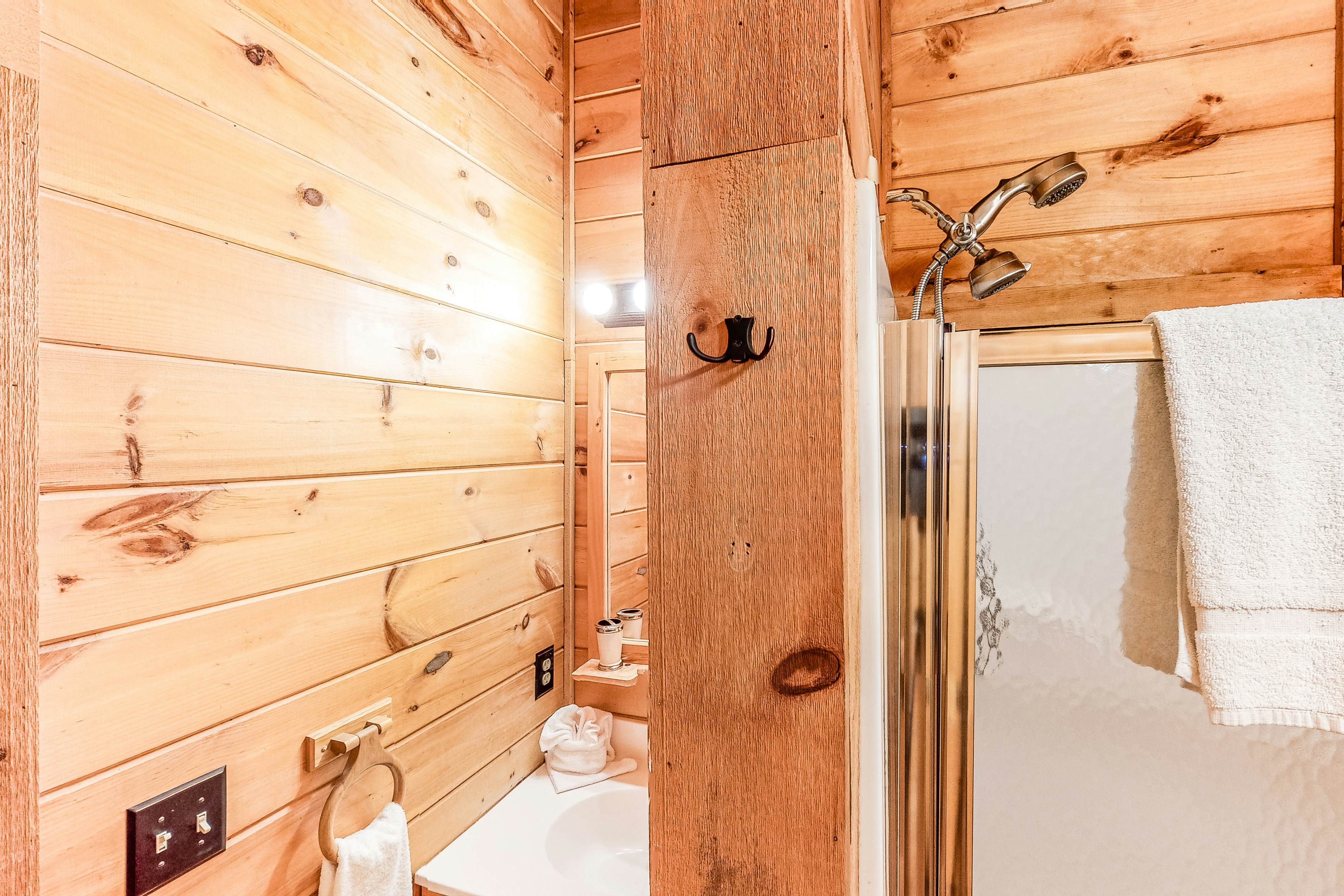 Beary Comfy, Sleeps 6・Hot Tub・Pool Table・Deck