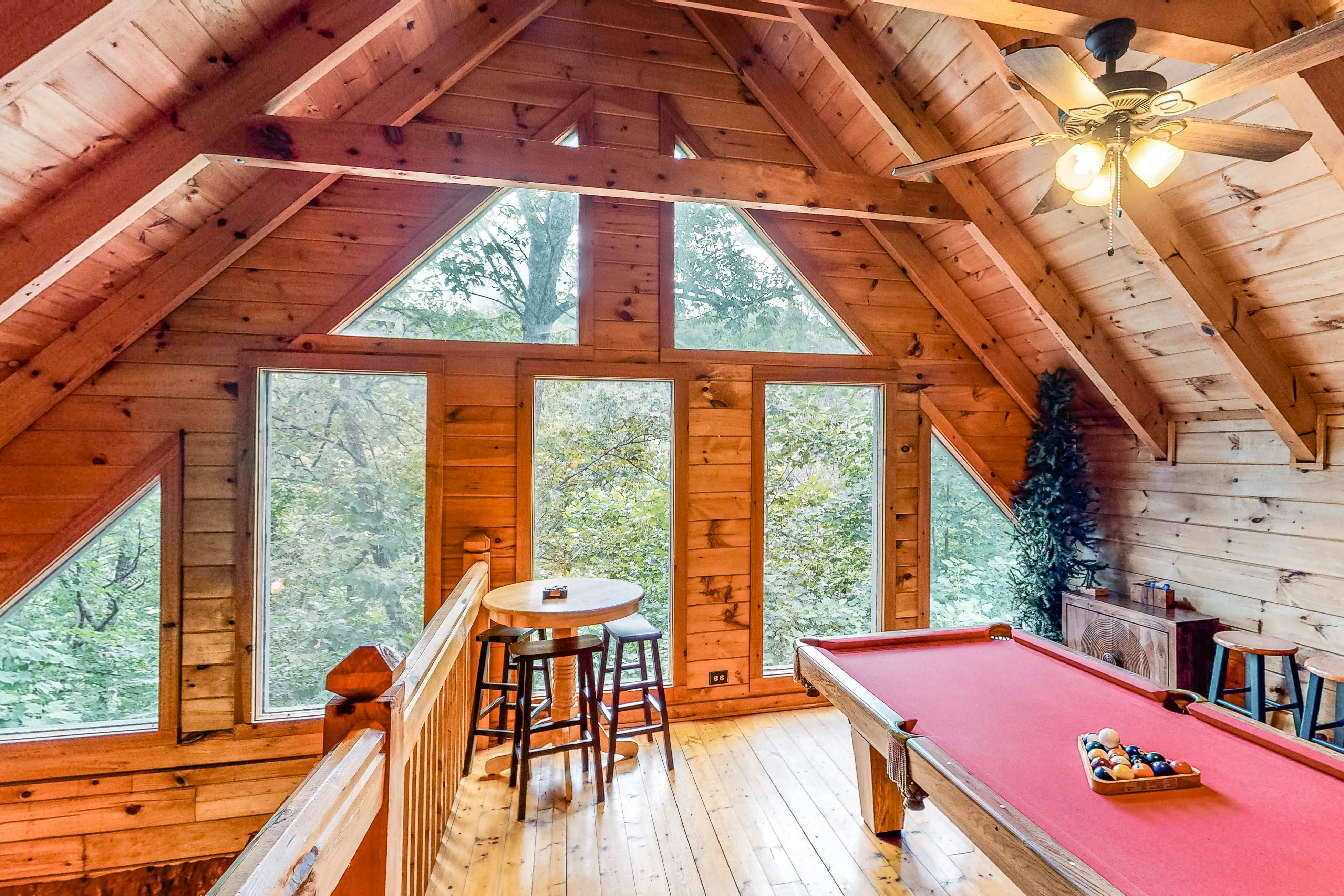 Beary Comfy, Sleeps 6・Hot Tub・Pool Table・Deck