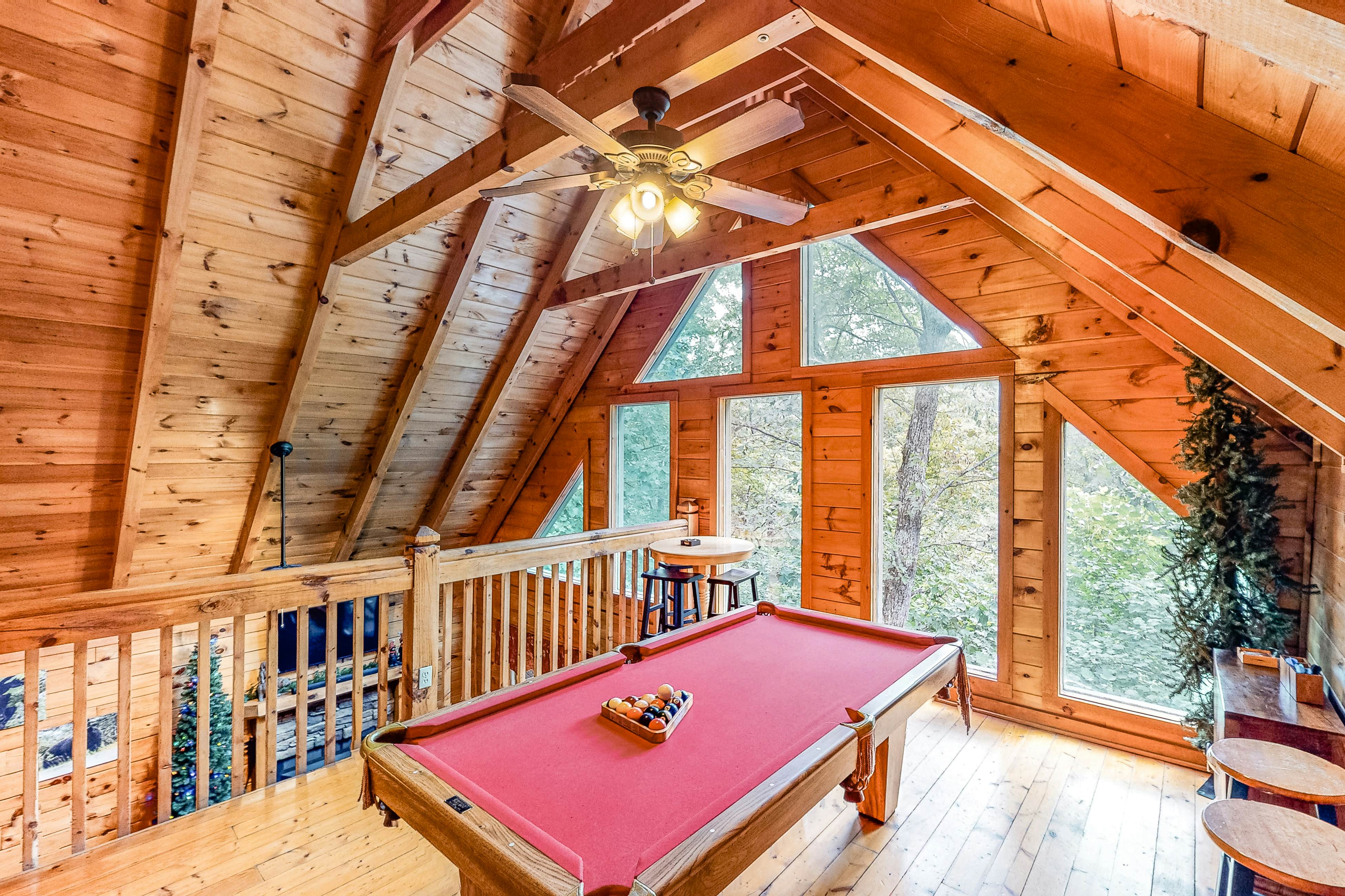 Beary Comfy, Sleeps 6・Hot Tub・Pool Table・Deck