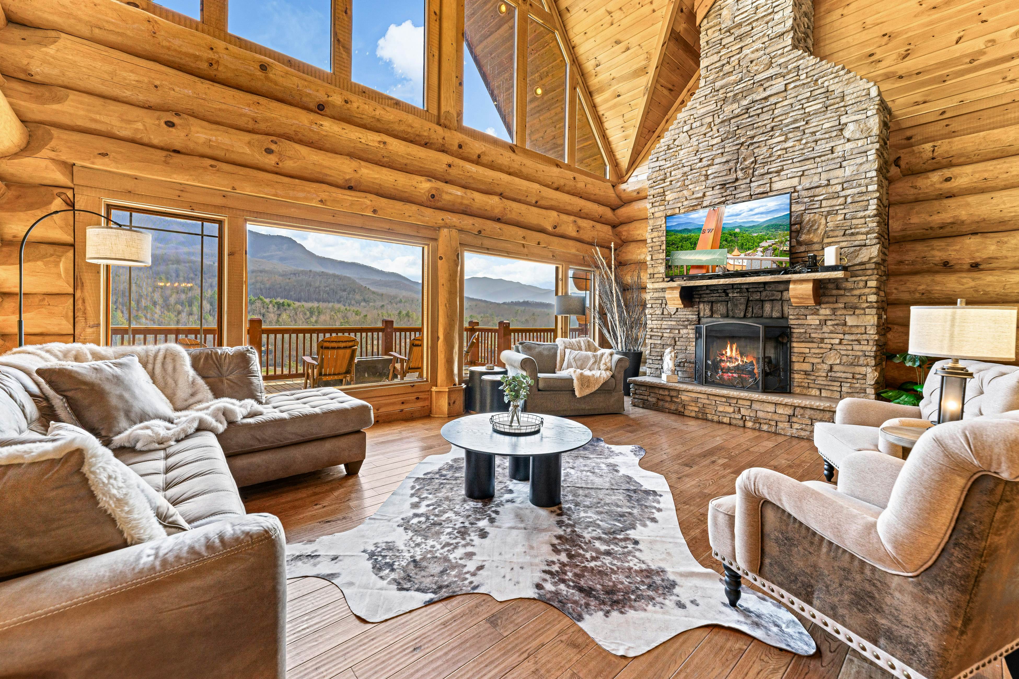 4-Story Cabin, Sleeps 22・Hot Tub・Game/Theater room