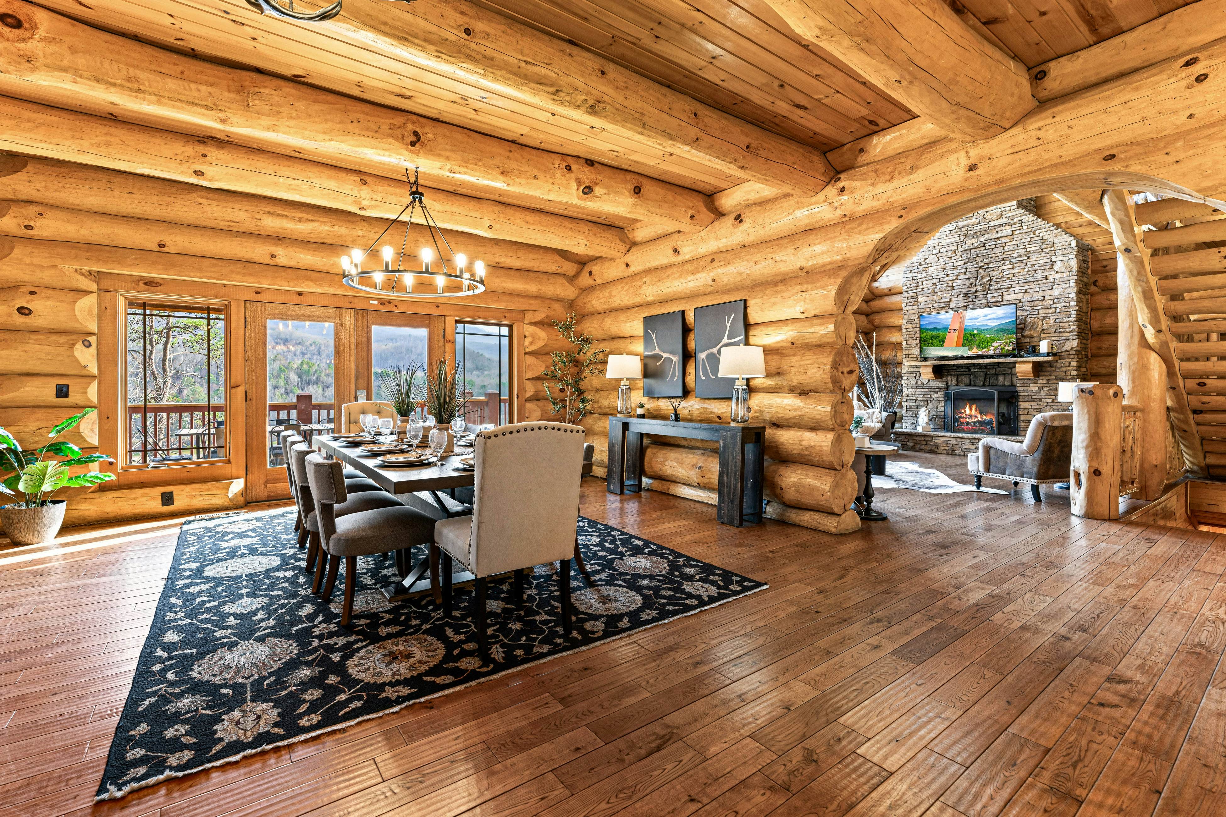 4-Story Cabin, Sleeps 22・Hot Tub・Game/Theater room