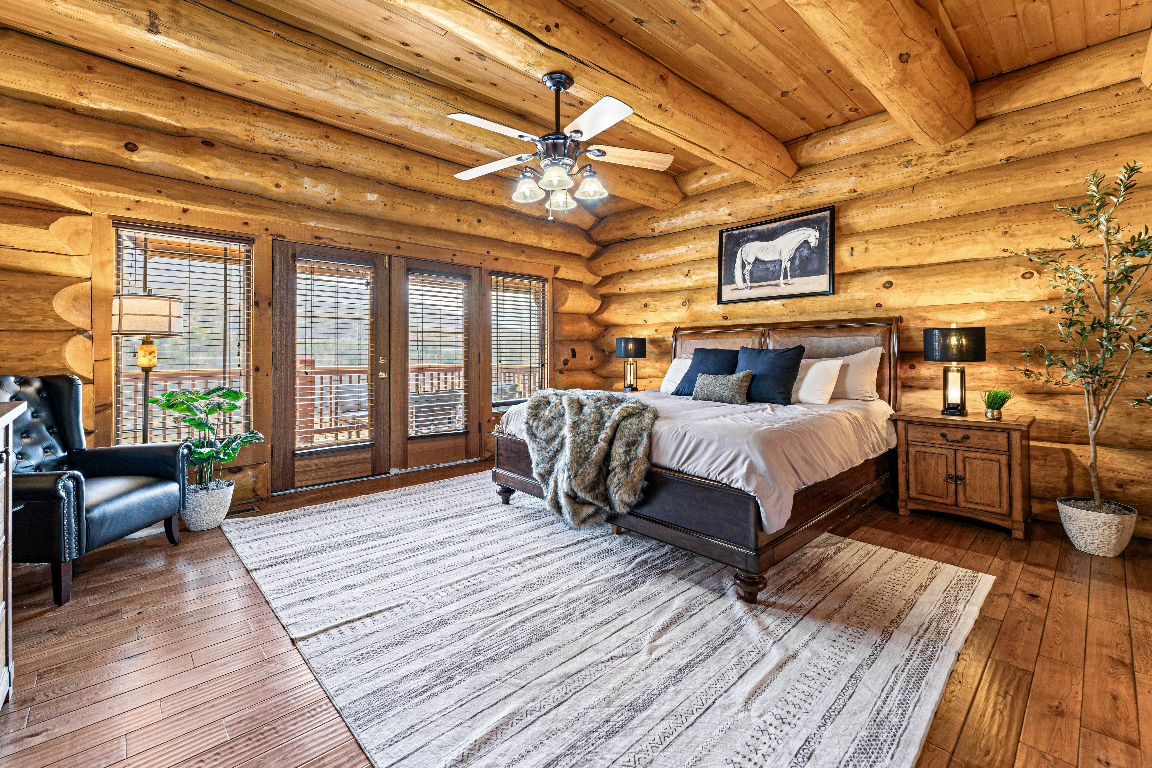 4-Story Cabin, Sleeps 22・Hot Tub・Game/Theater room