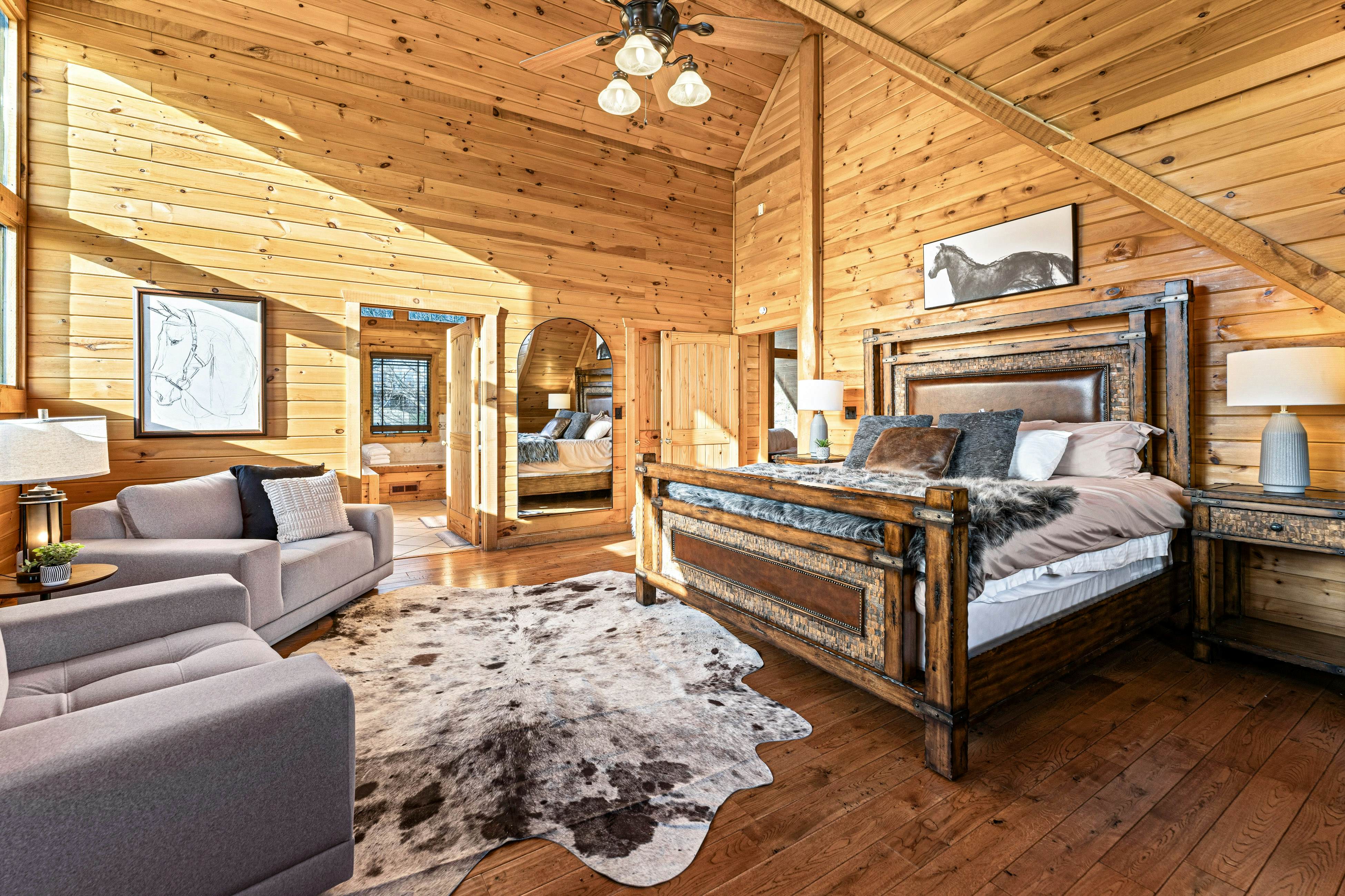 4-Story Cabin, Sleeps 22・Hot Tub・Game/Theater room