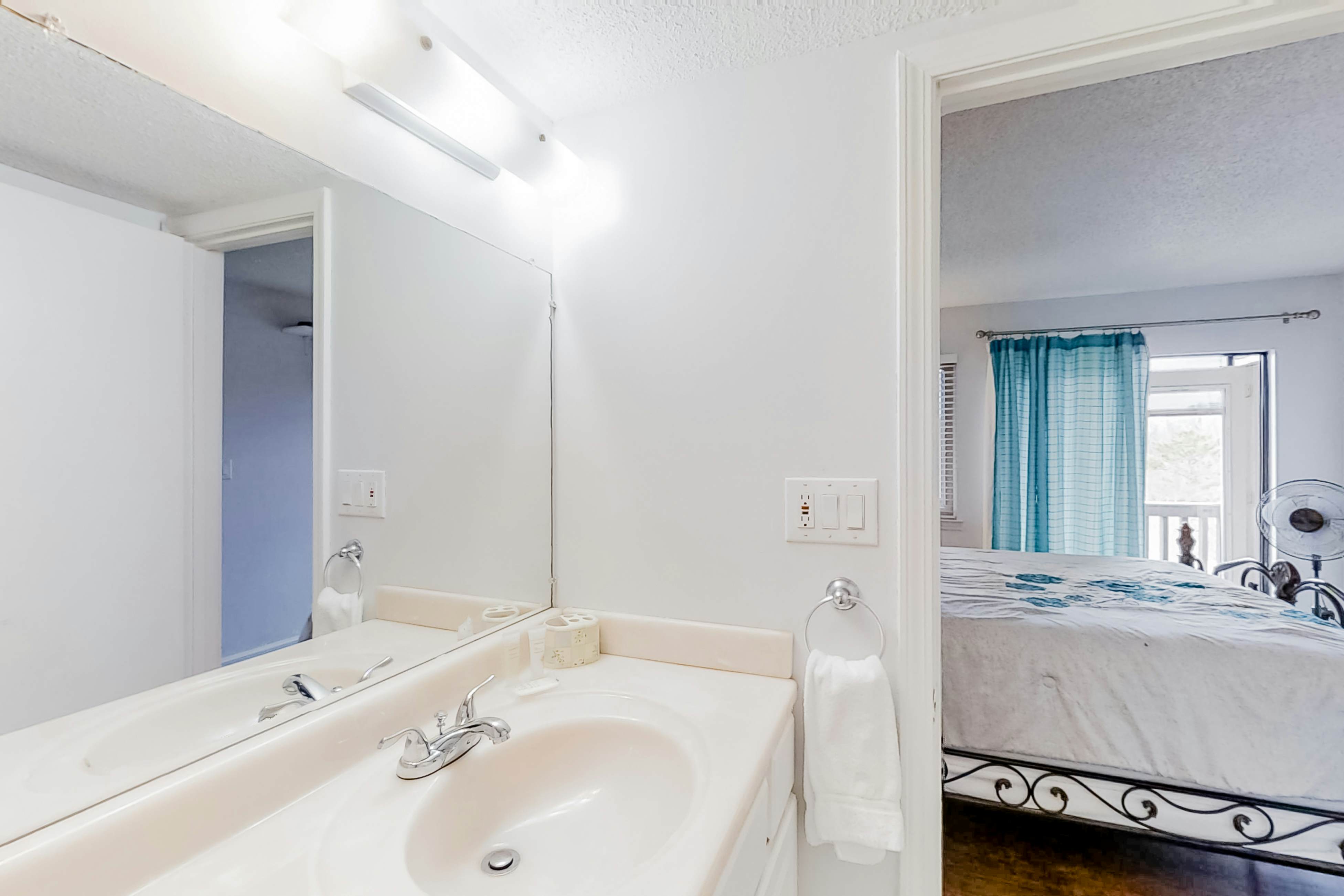 Mountain View Ski Condo, Sleep 6・Fireplace・Hot Tub