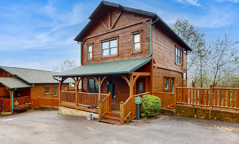 Spacious Mtn Cabin, Sleeps 12, Hot Tub, Game Room