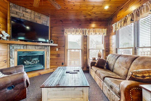 Spacious Mtn Cabin, Sleeps 12, Hot Tub, Game Room