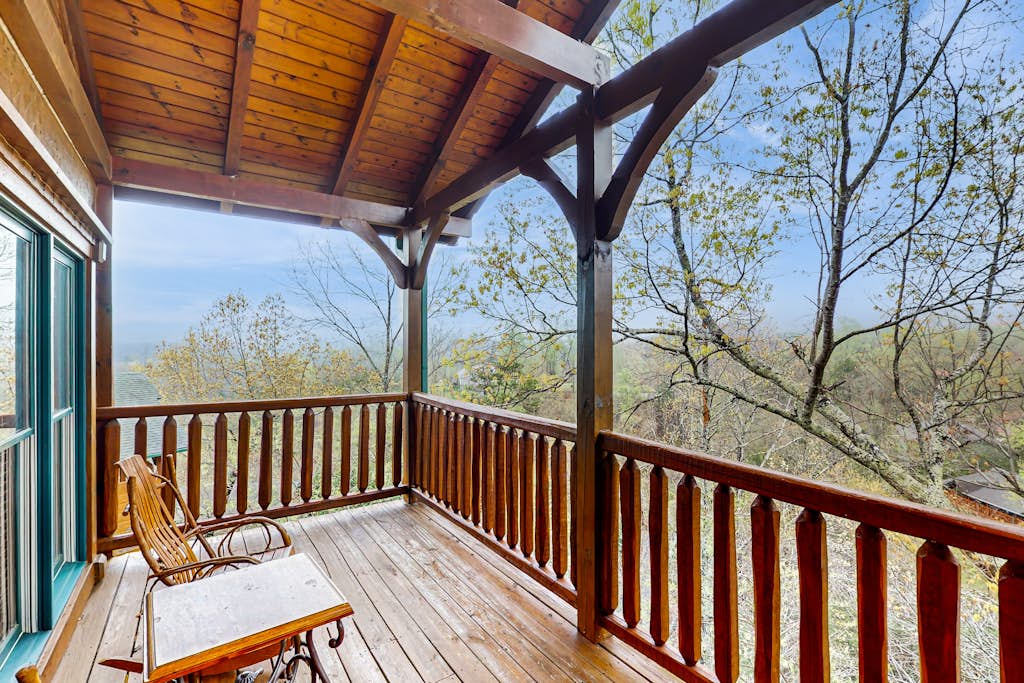 Spacious Mtn Cabin, Sleeps 12, Hot Tub, Game Room