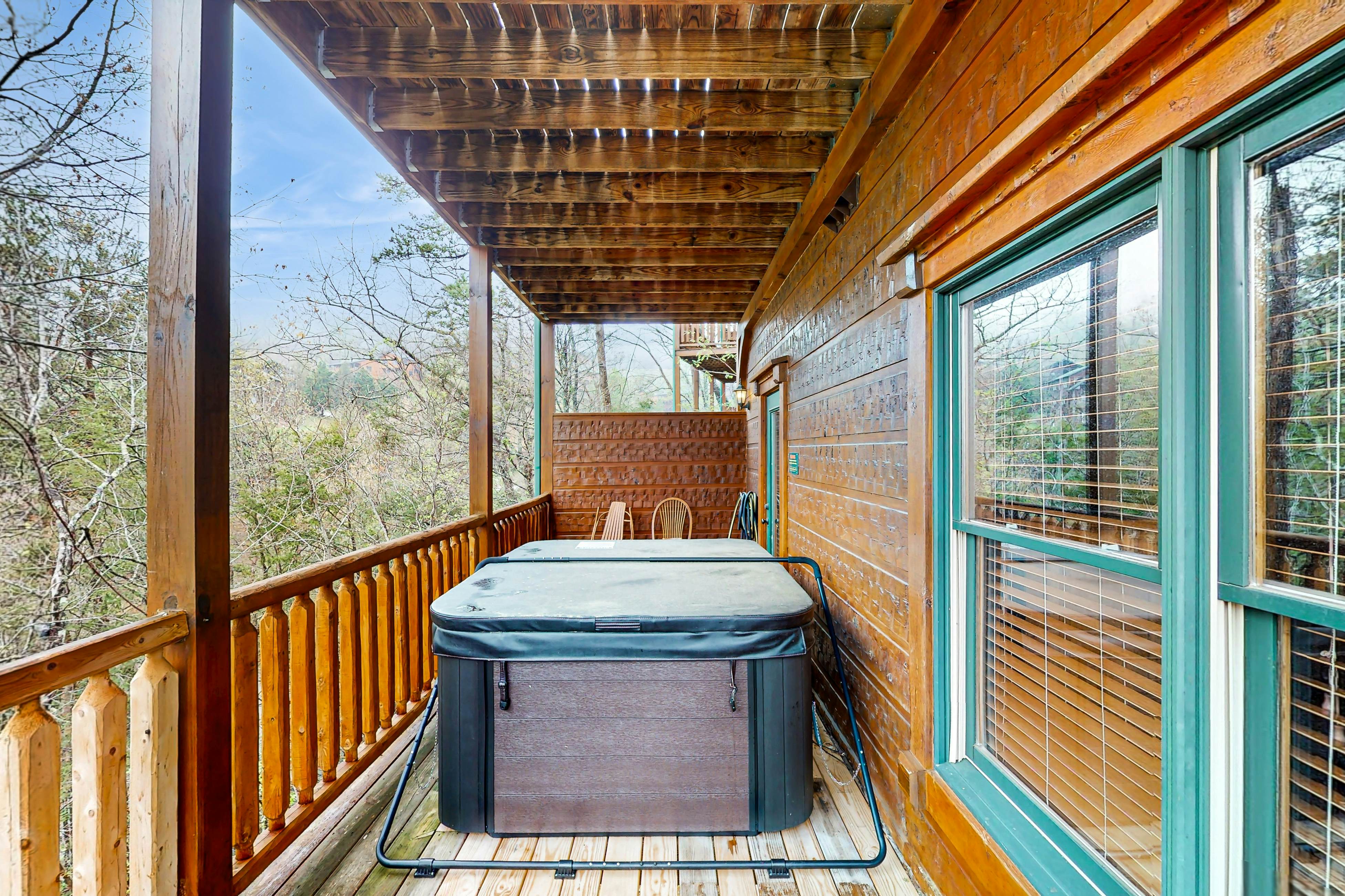 Spacious Mtn Cabin, Sleeps 12・Hot Tub・Game Room